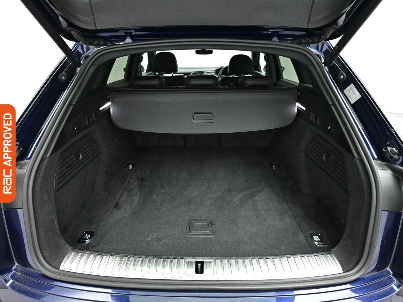 Audi E-Tron view 29