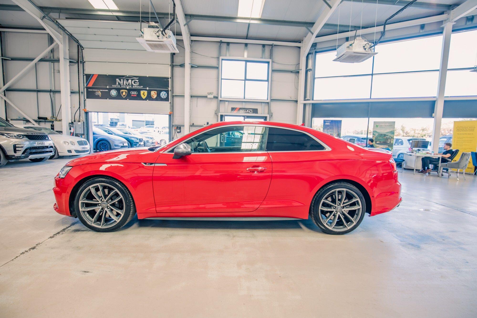 Audi S5 view 28