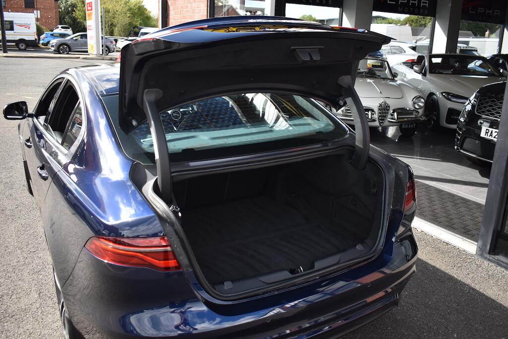 Jaguar Xe view 44