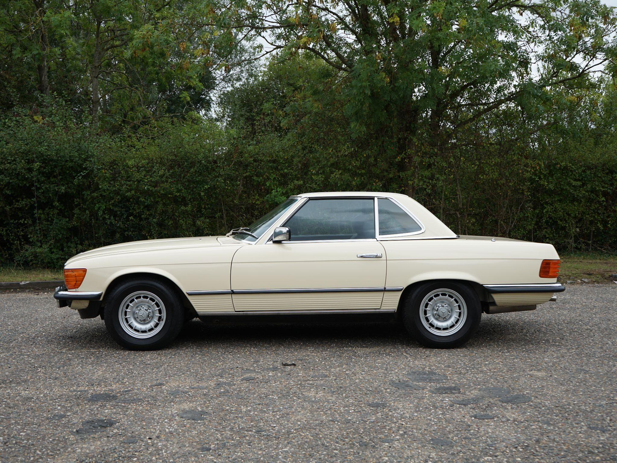 Mercedes-Benz 500 SL view 32