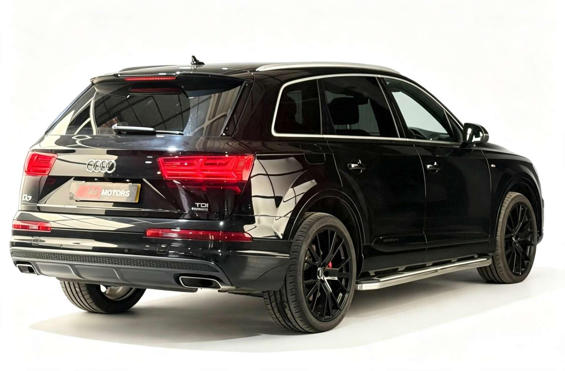 Audi Q7 view 10