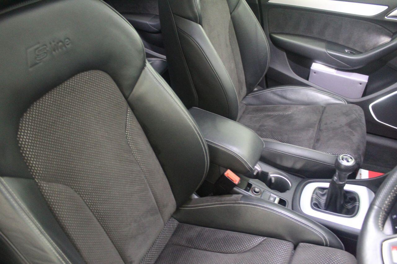 Audi Q3 view 45