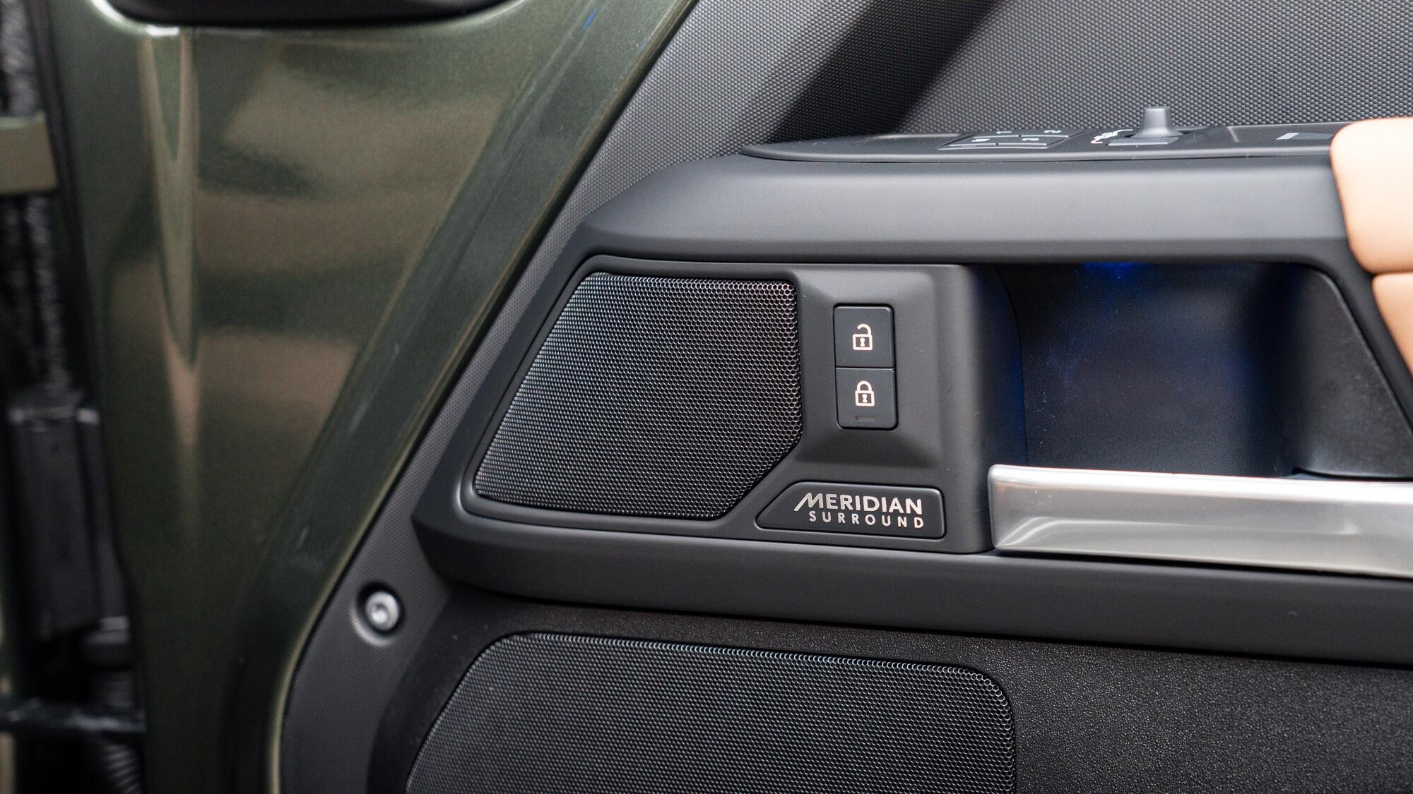 Land Rover Defender view 14