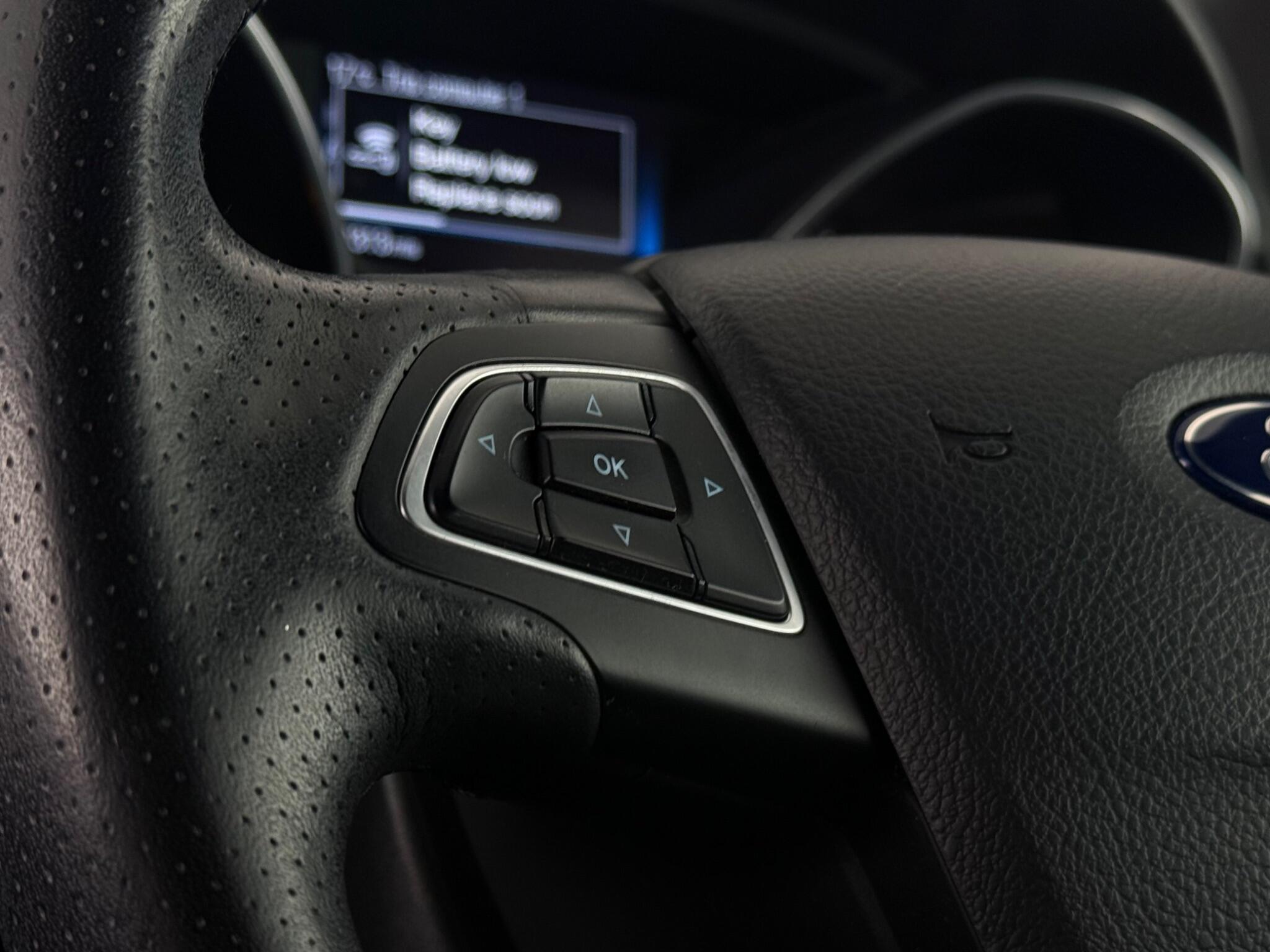 Ford Focus view 14