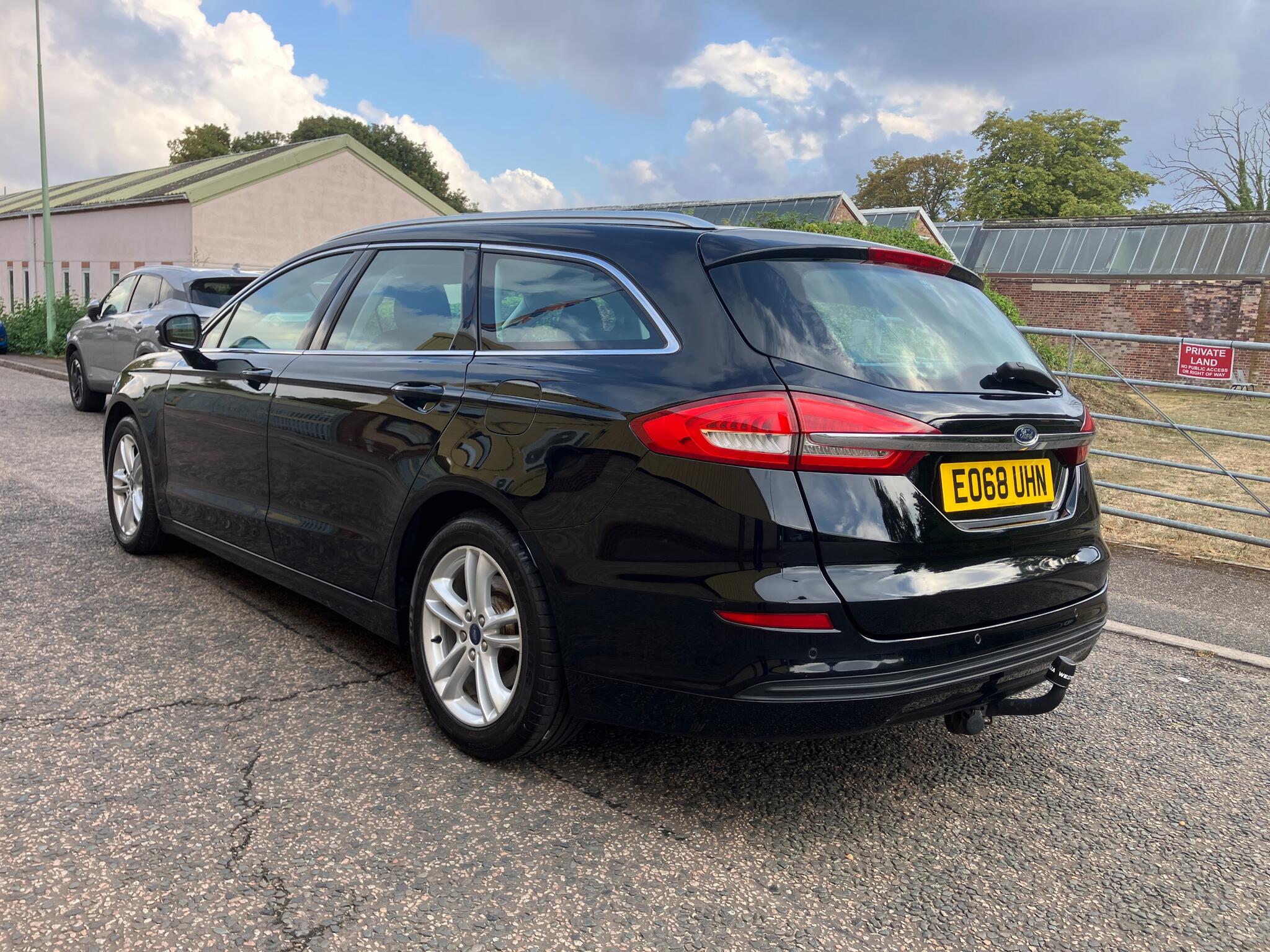 Ford Mondeo view 5