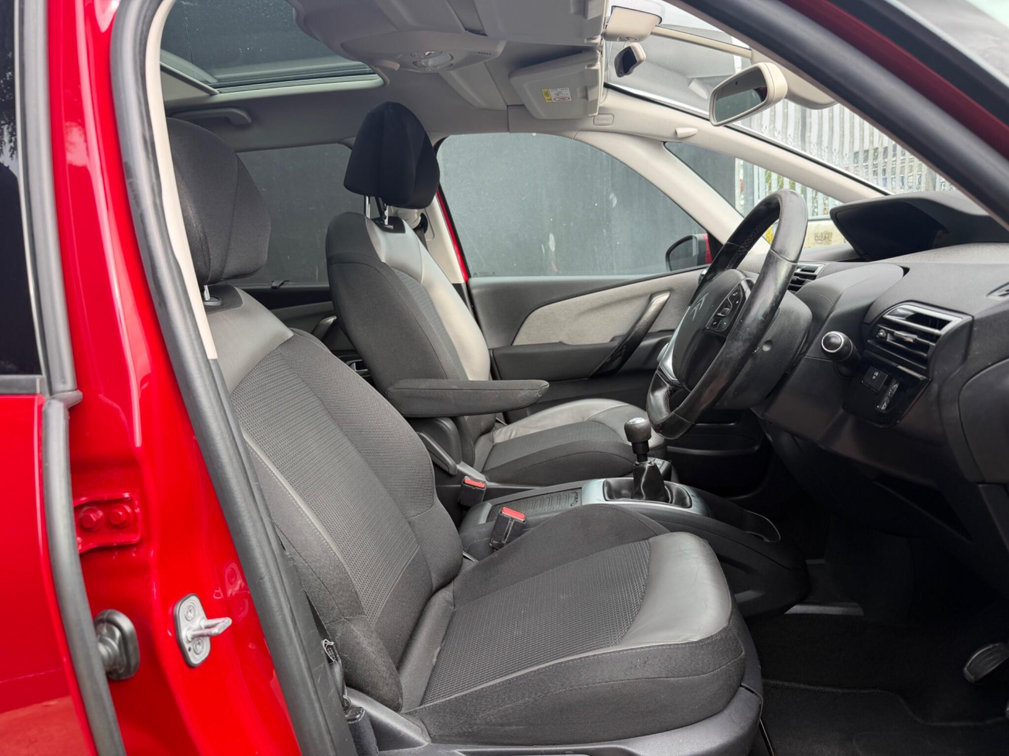 Citroen Grand C4 Picasso view 6