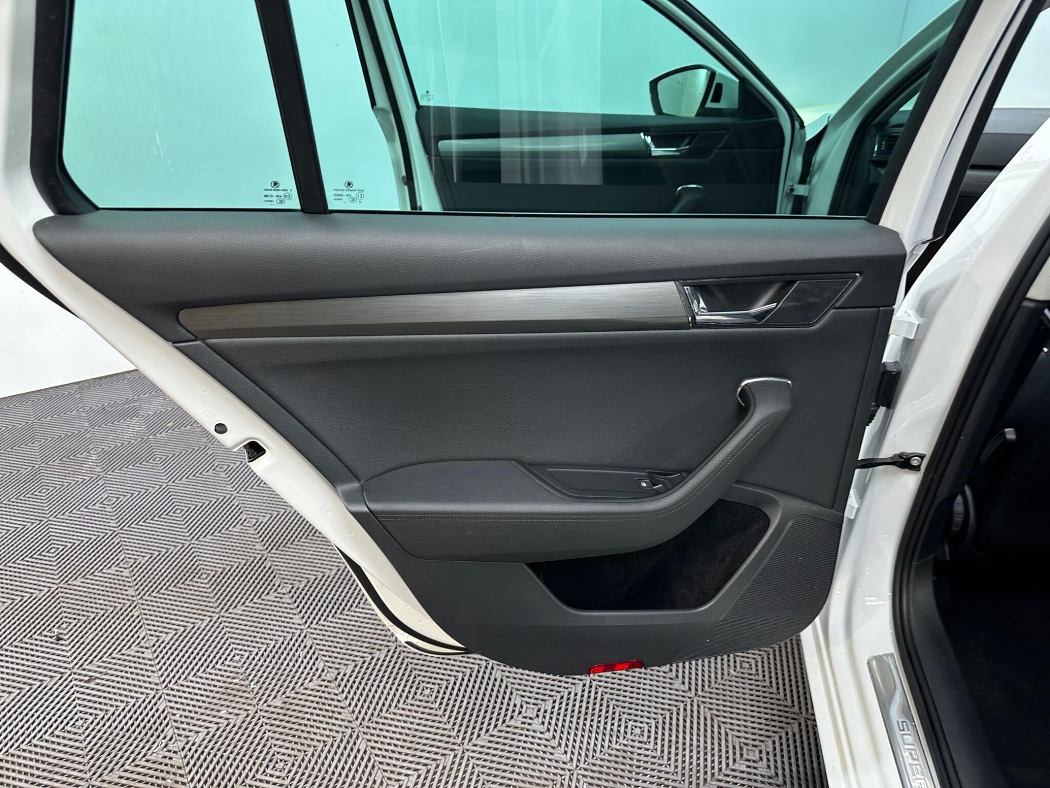 Skoda Superb view 48