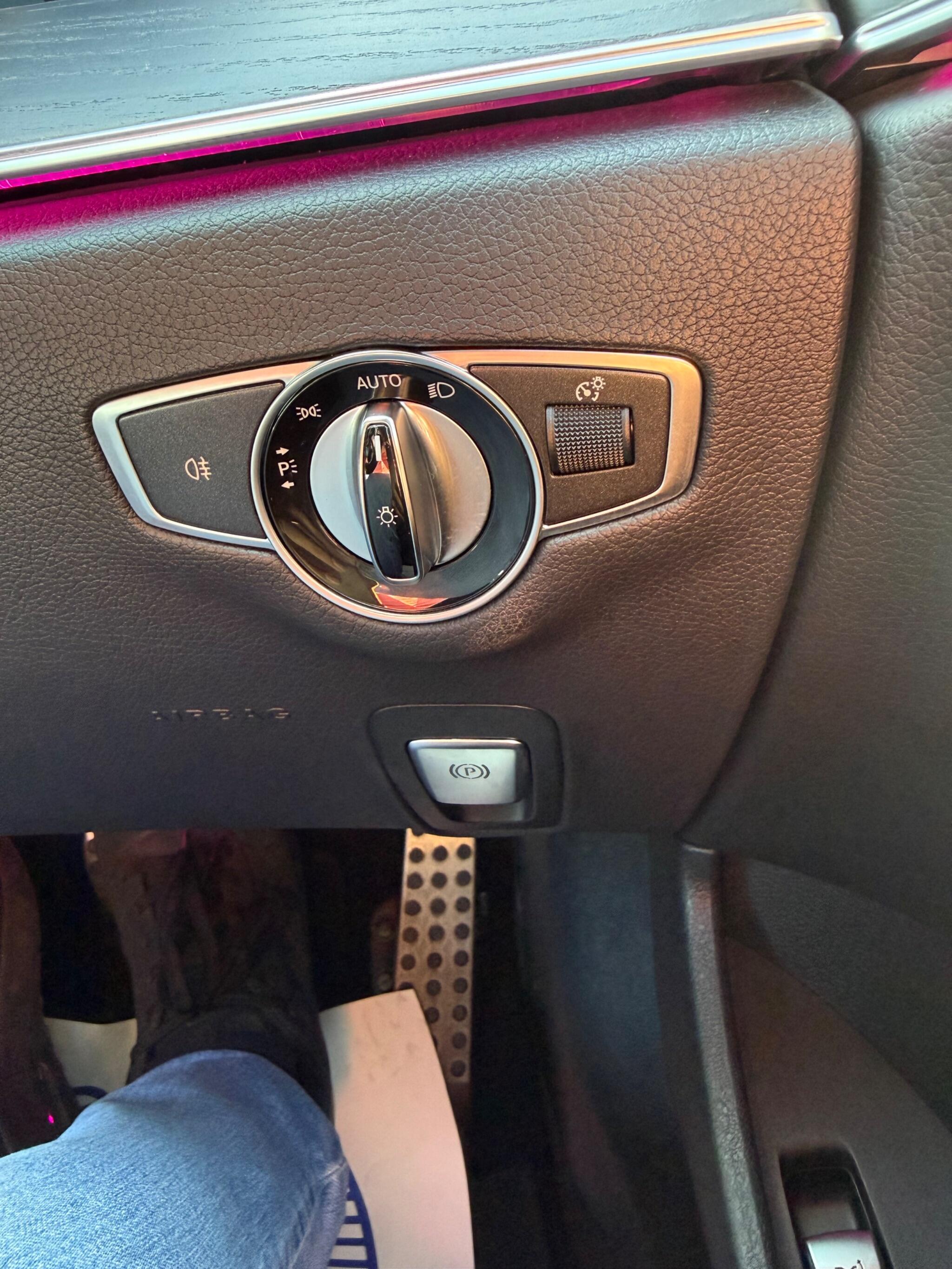 Mercedes-Benz E-Class view 21