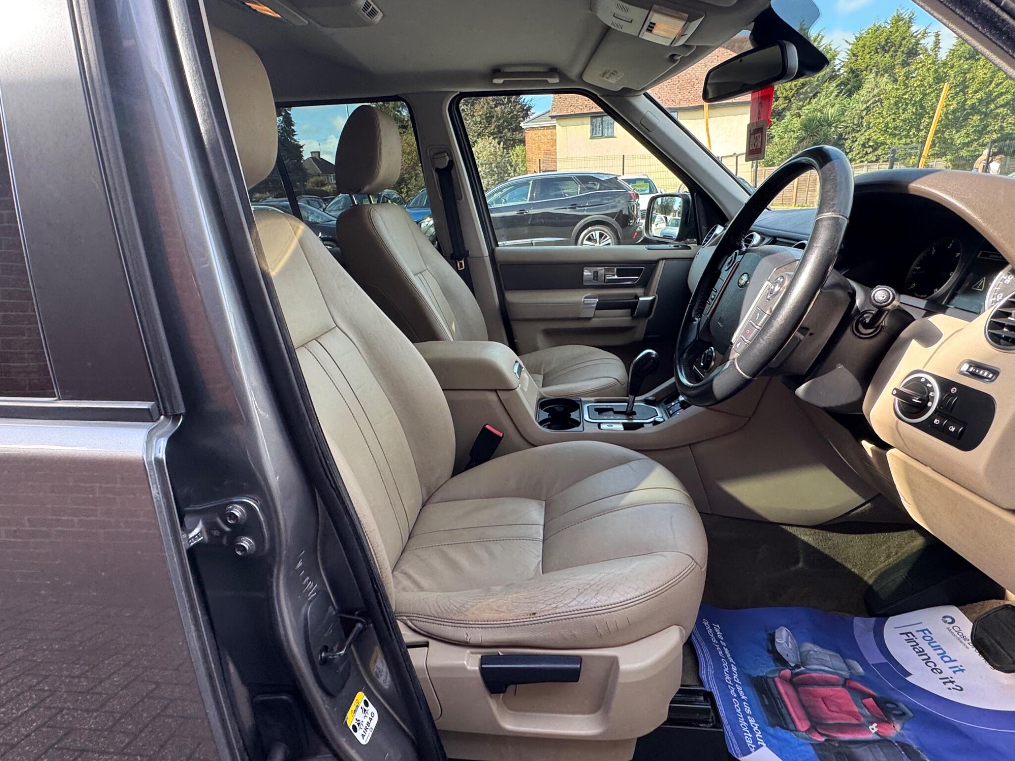 Land Rover Discovery 4 view 10
