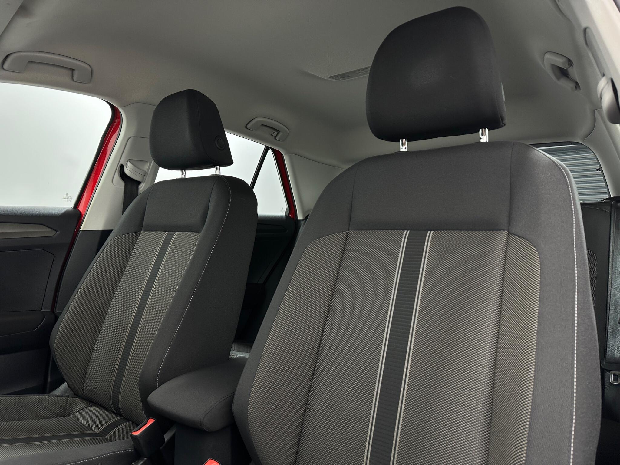 Volkswagen T-Roc view 32