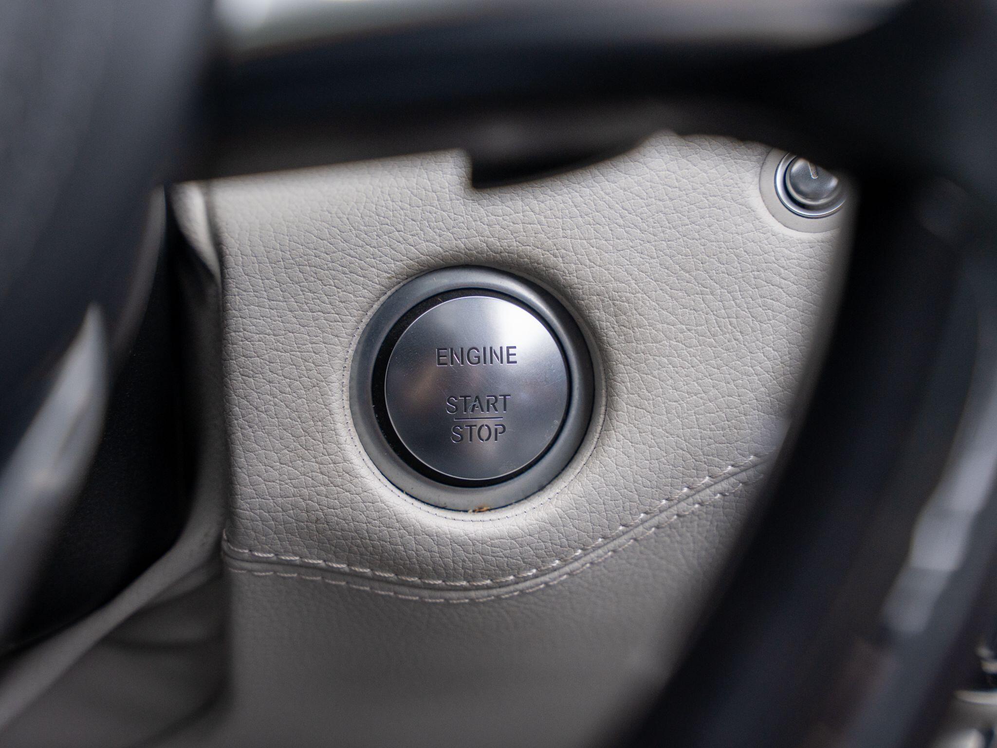 Mercedes-Benz S-Class view 36