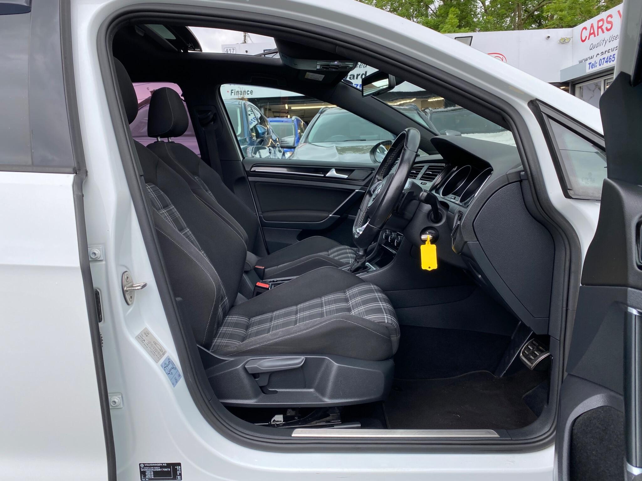 Volkswagen Golf view 17