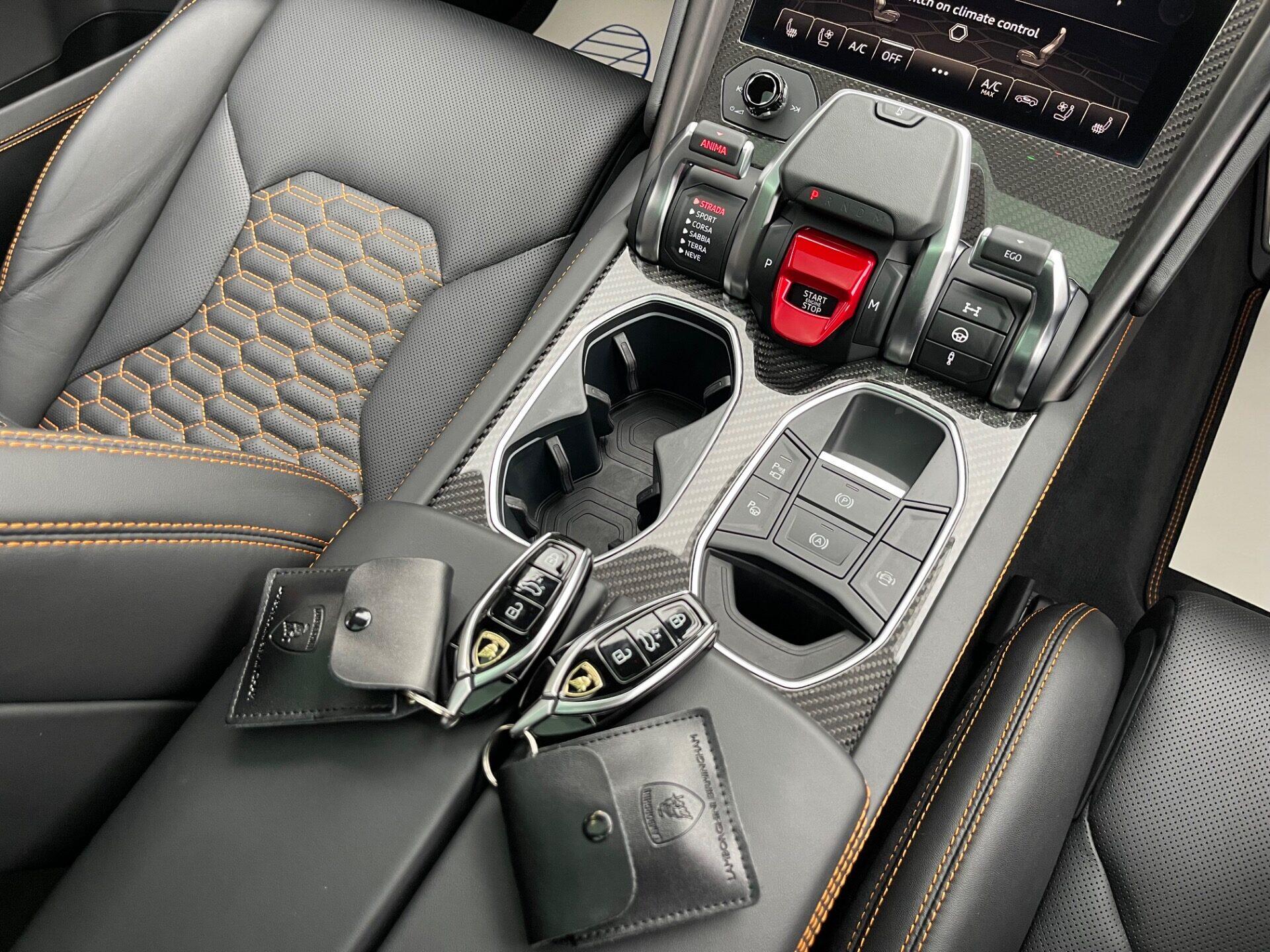 Lamborghini Urus view 59
