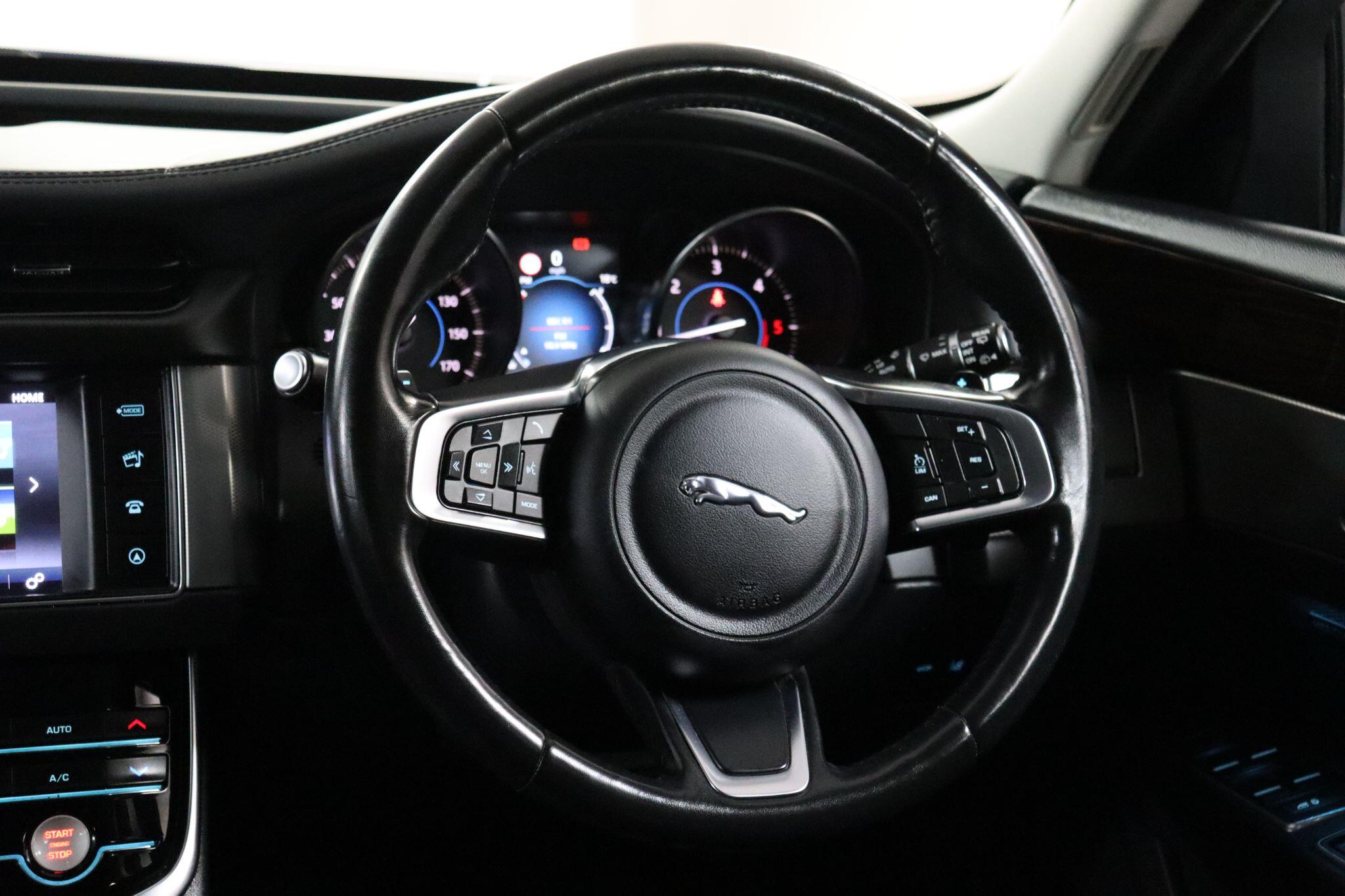 Jaguar XF view 46