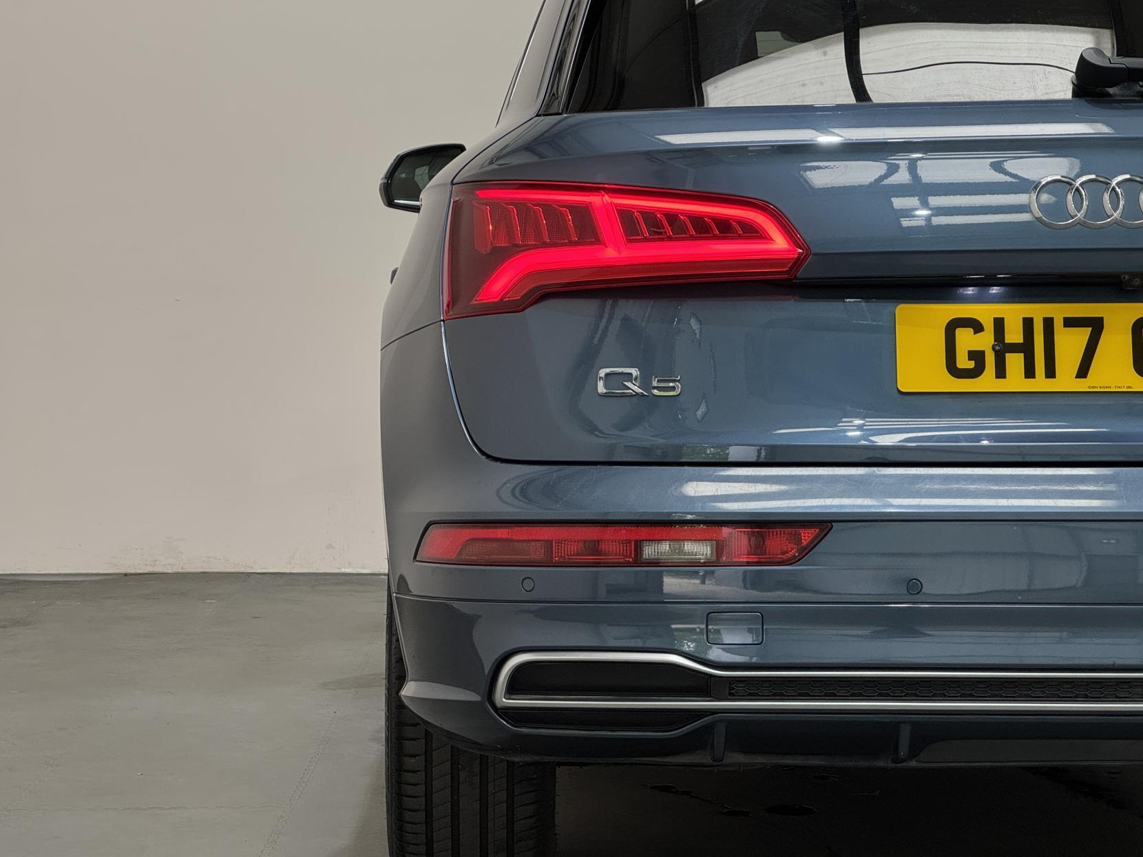 Audi Q5 view 14