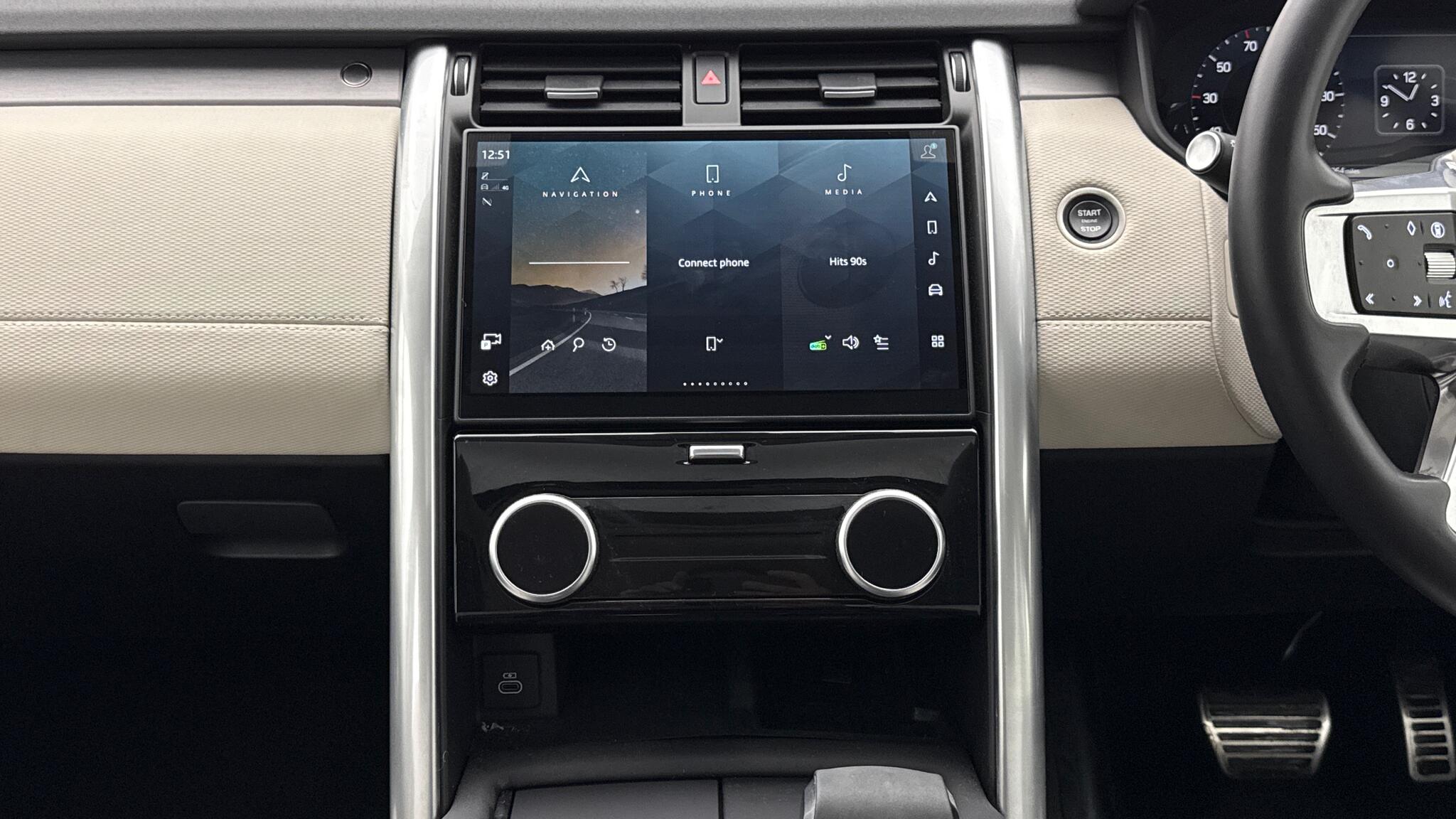 Land Rover Discovery view 14