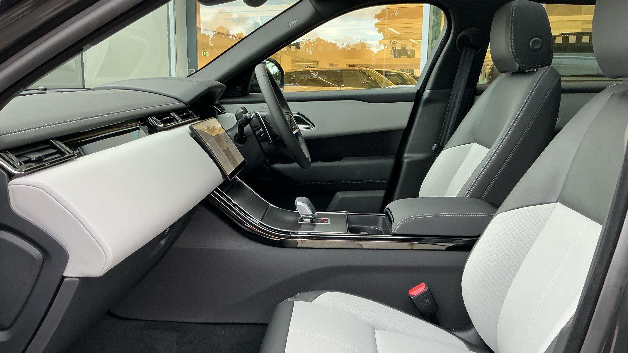 Land Rover Range Rover Velar view 37