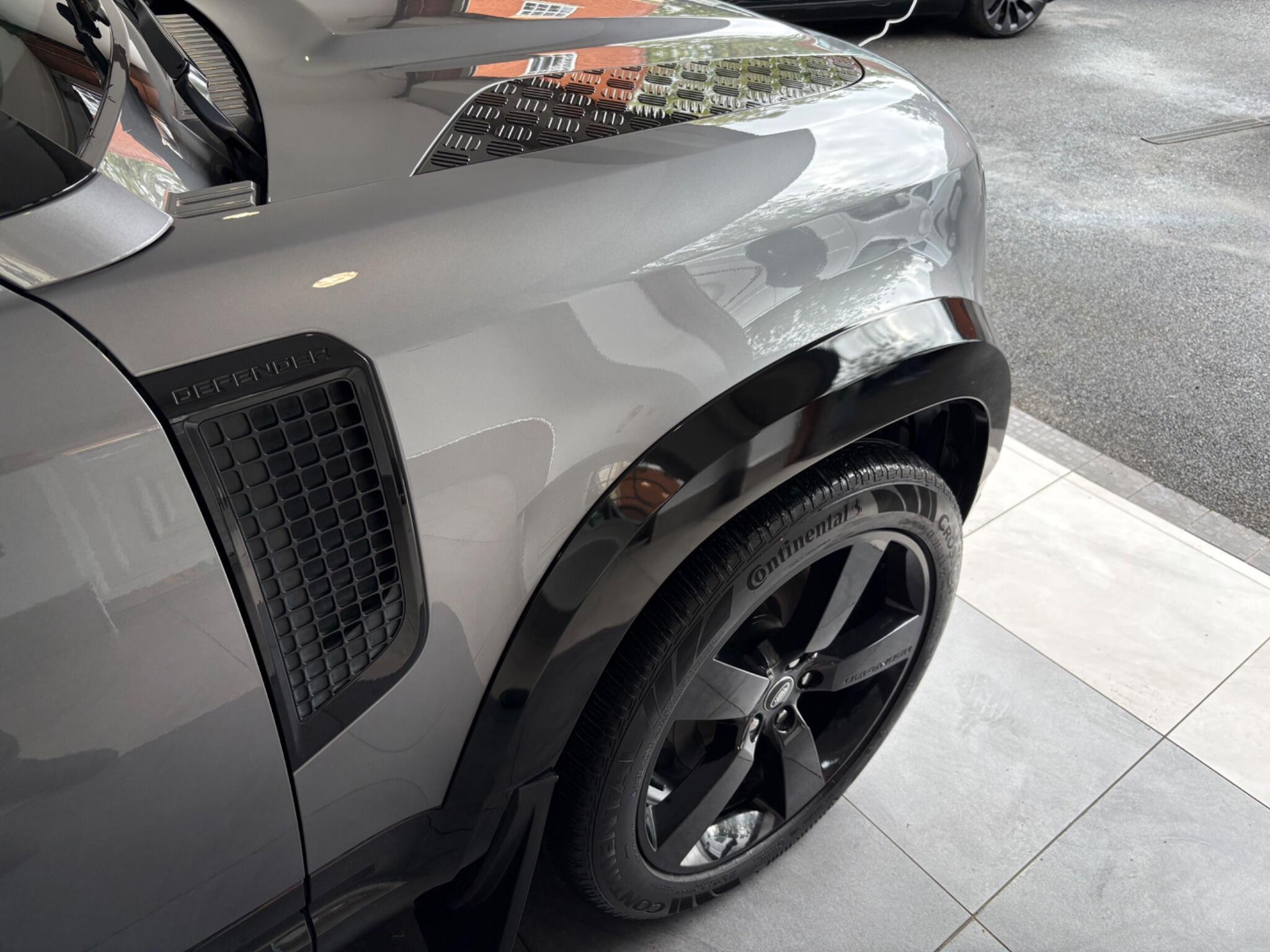 Land Rover Defender view 31