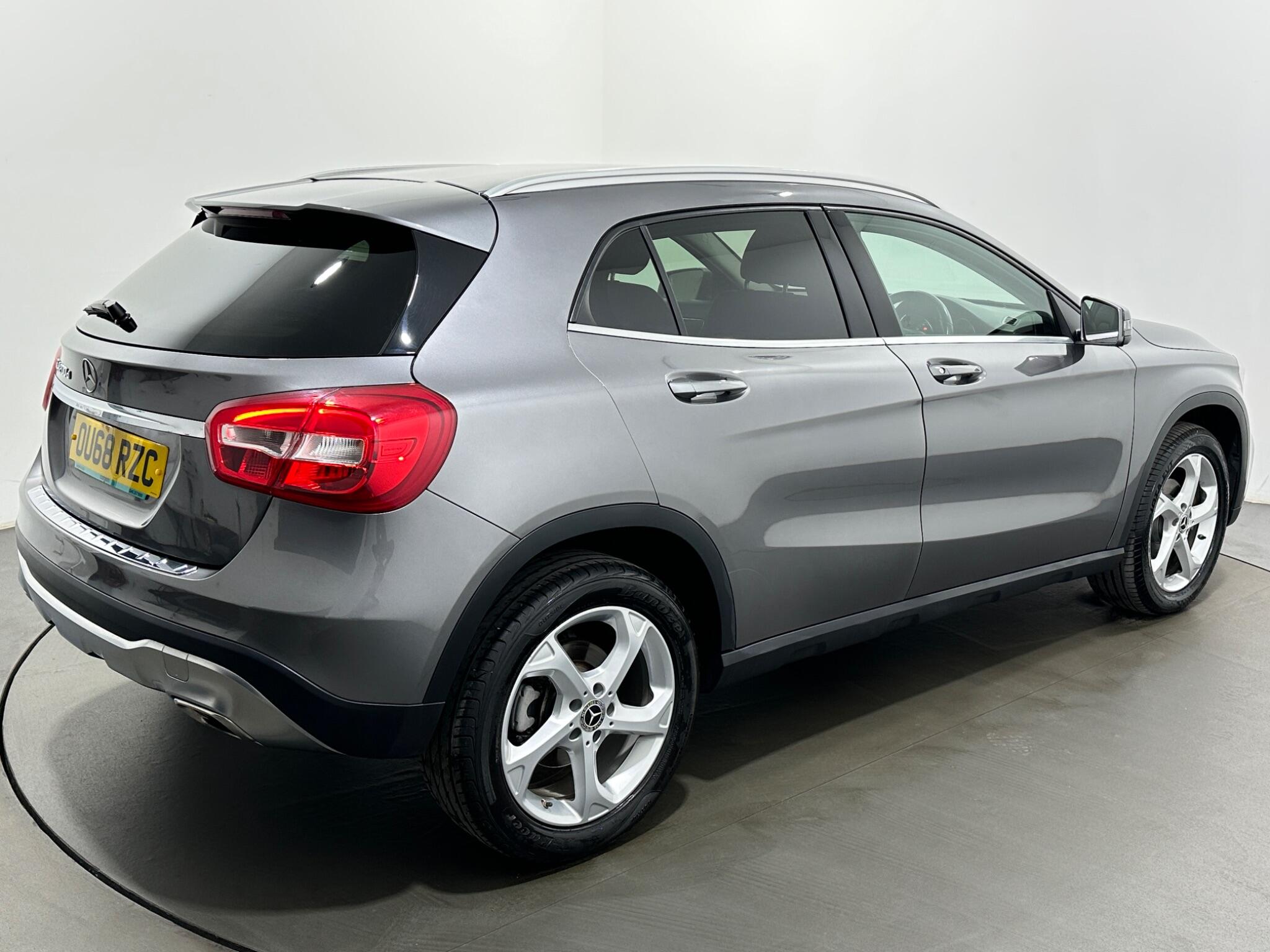 Mercedes-Benz Gla view 53