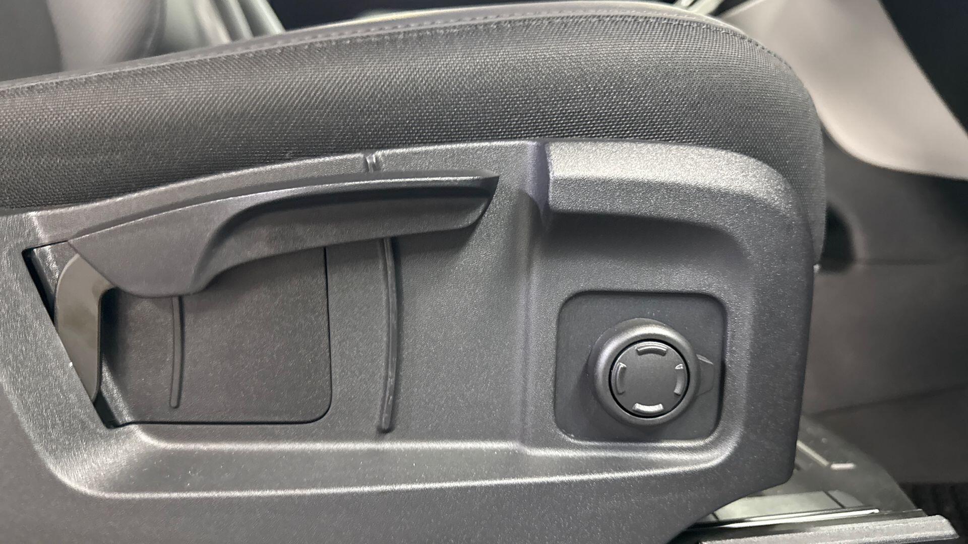 Land Rover Defender view 18