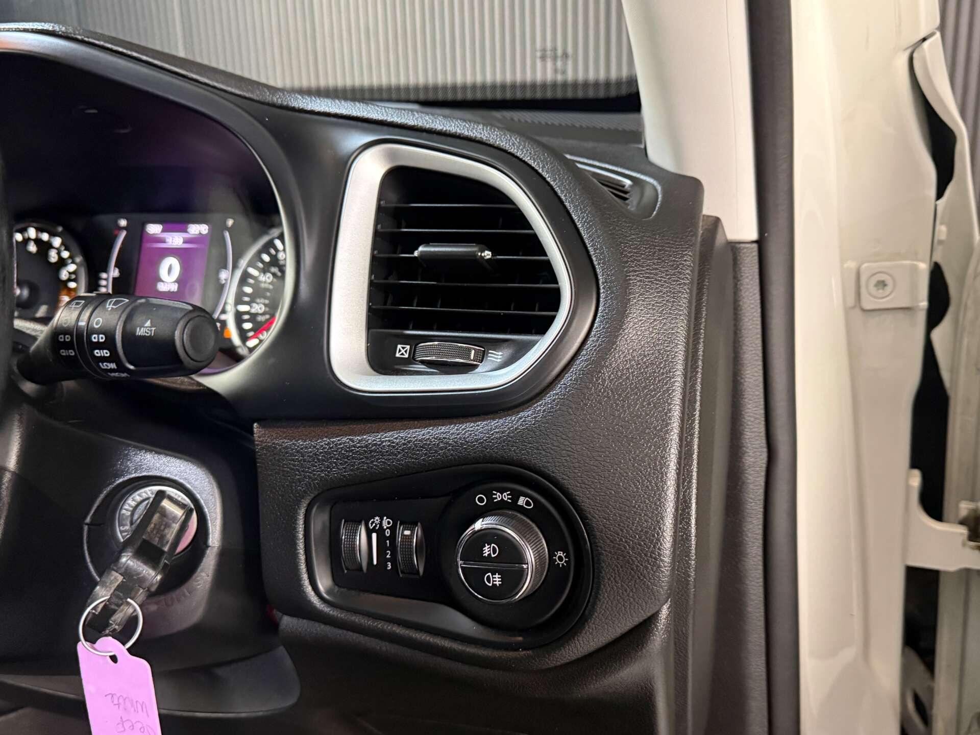 Jeep Renegade view 27