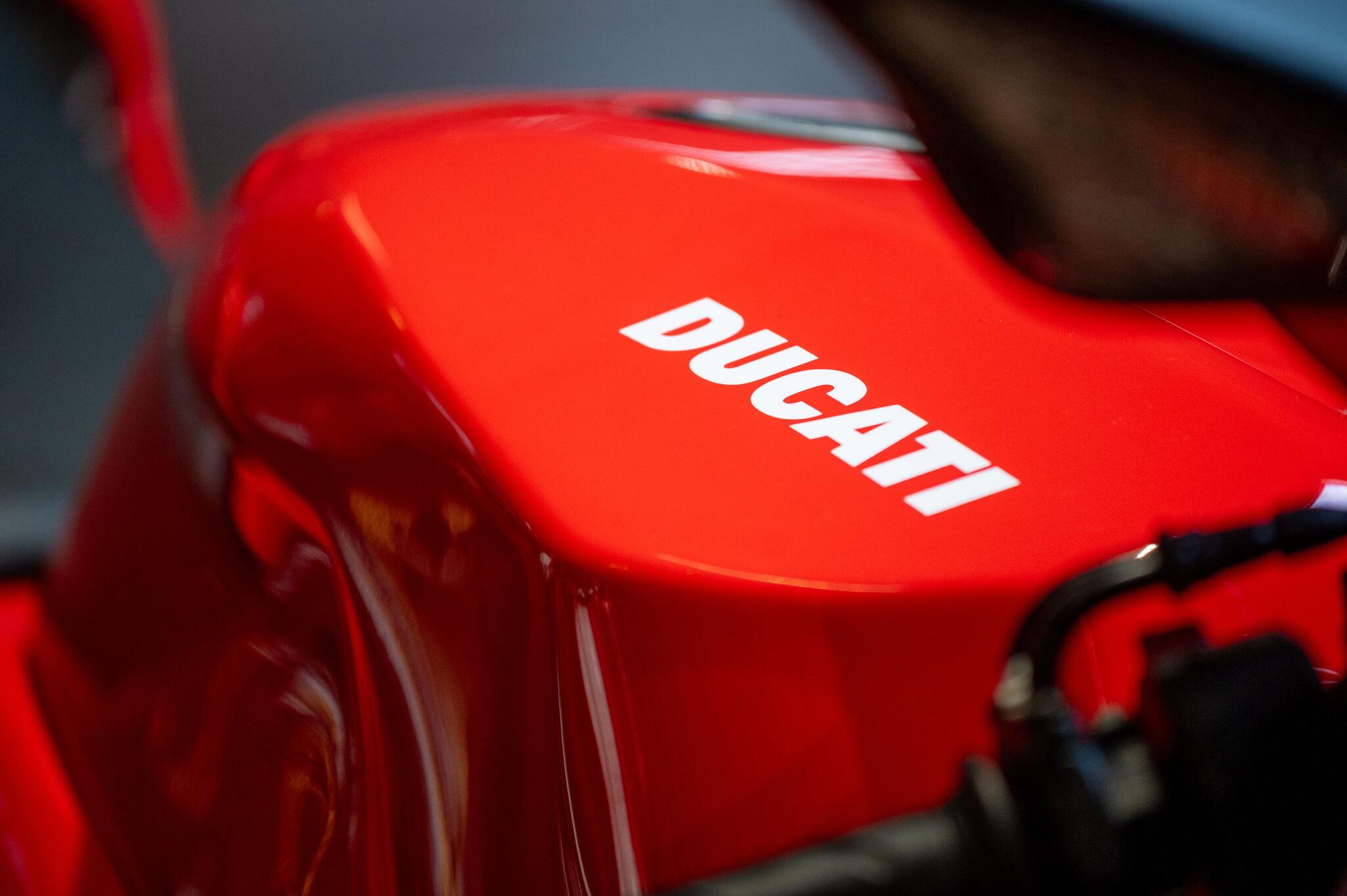 Ducati Desmosedici RR view 11