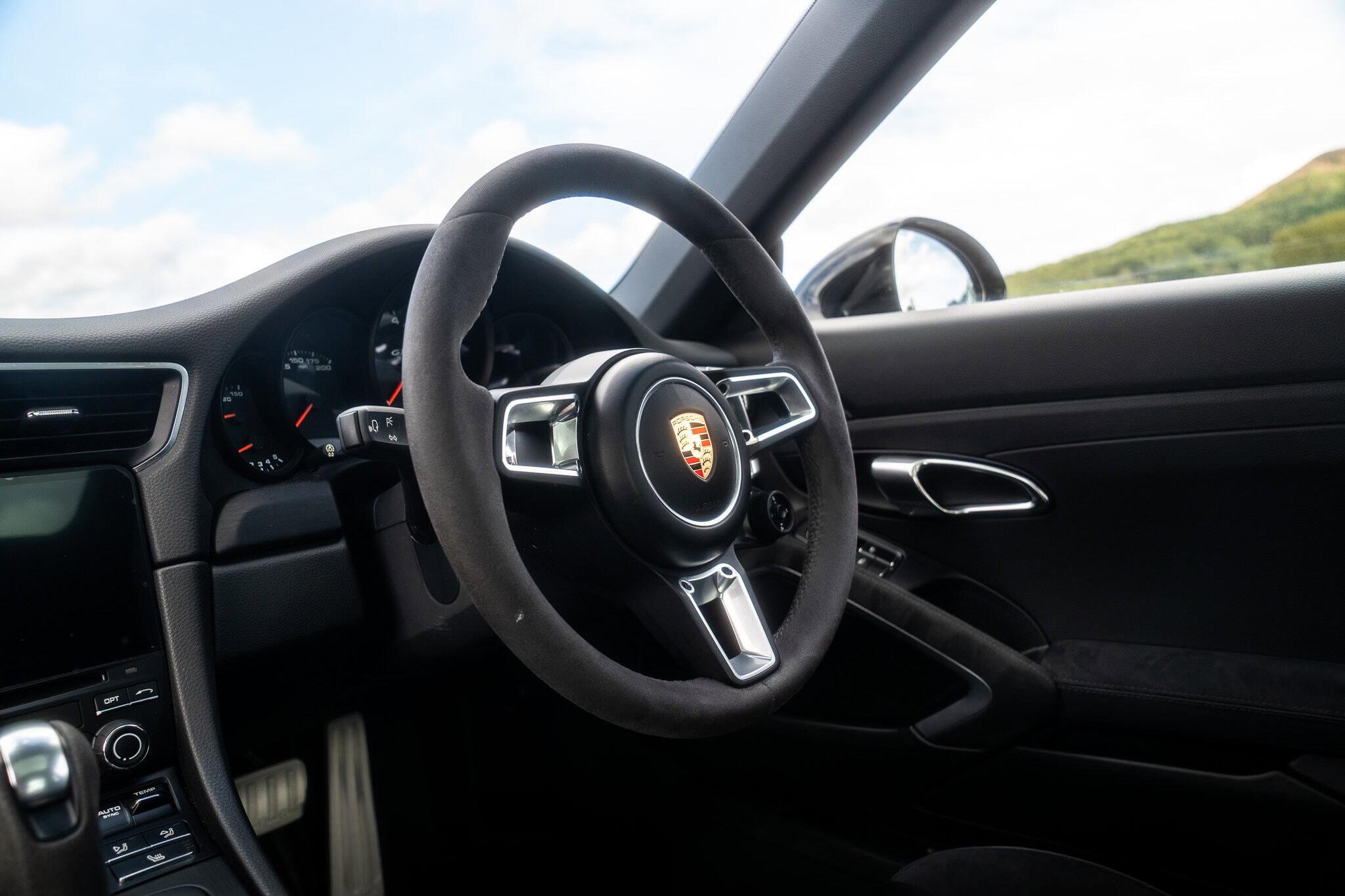 Porsche 911 view 52