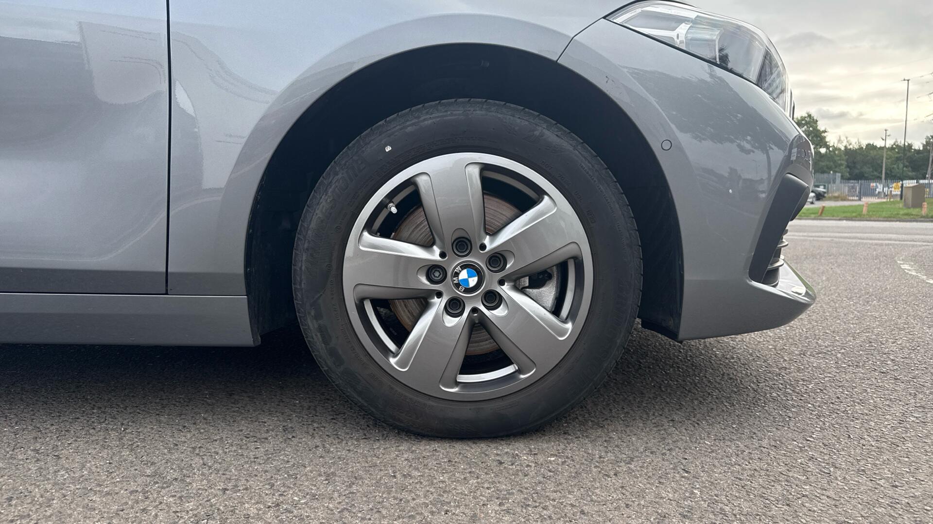 BMW 1 Series view 14