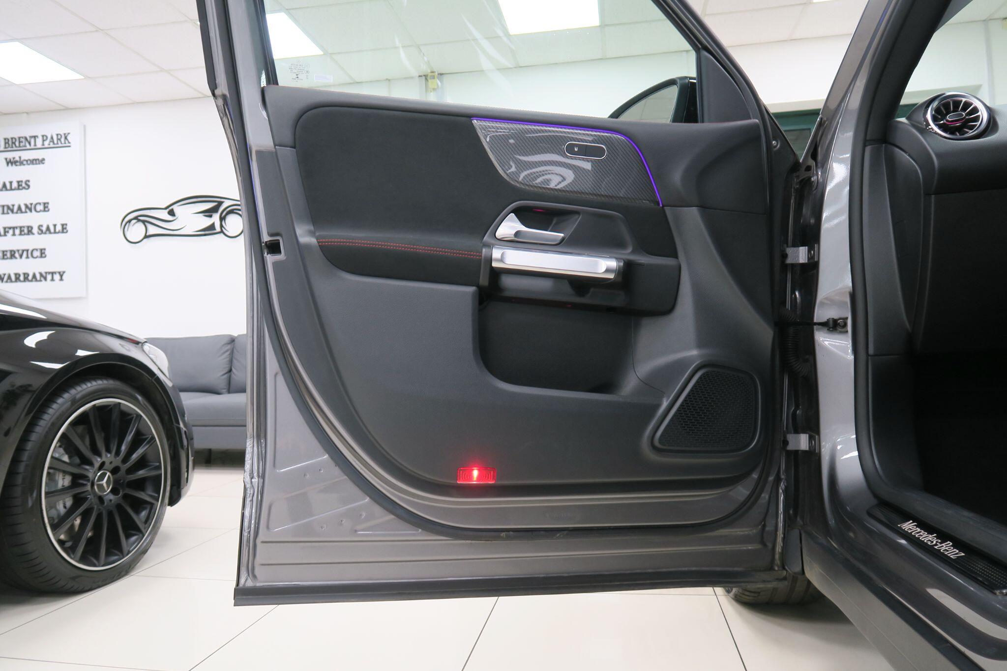 Mercedes-Benz GLB view 14