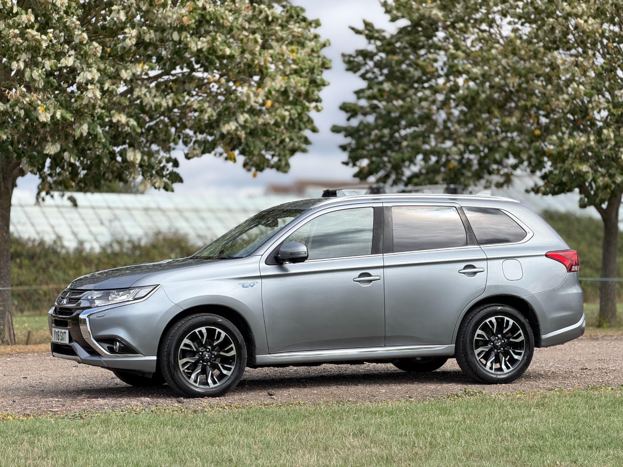 Mitsubishi Outlander view 15