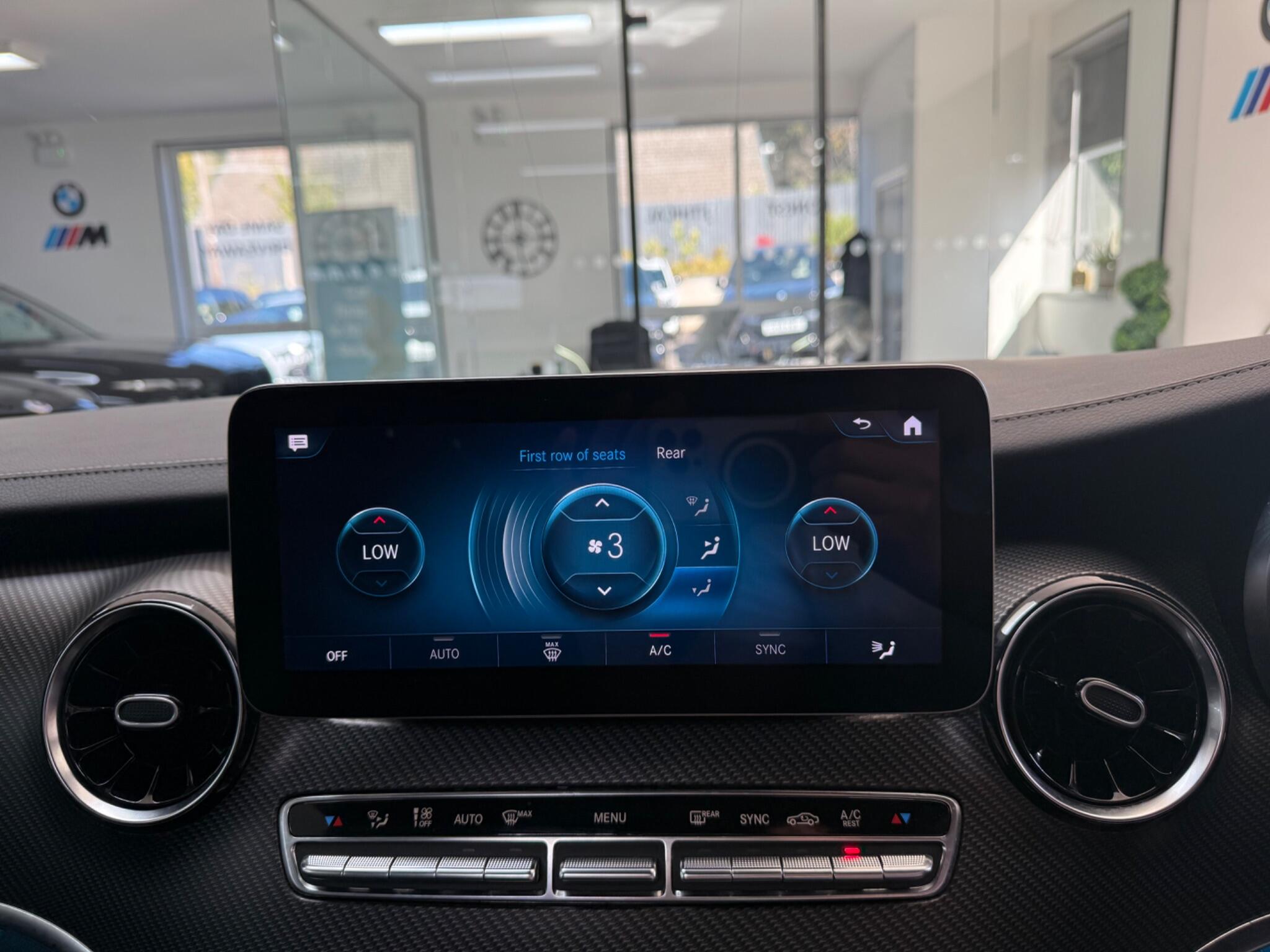Mercedes-Benz V-Class view 28
