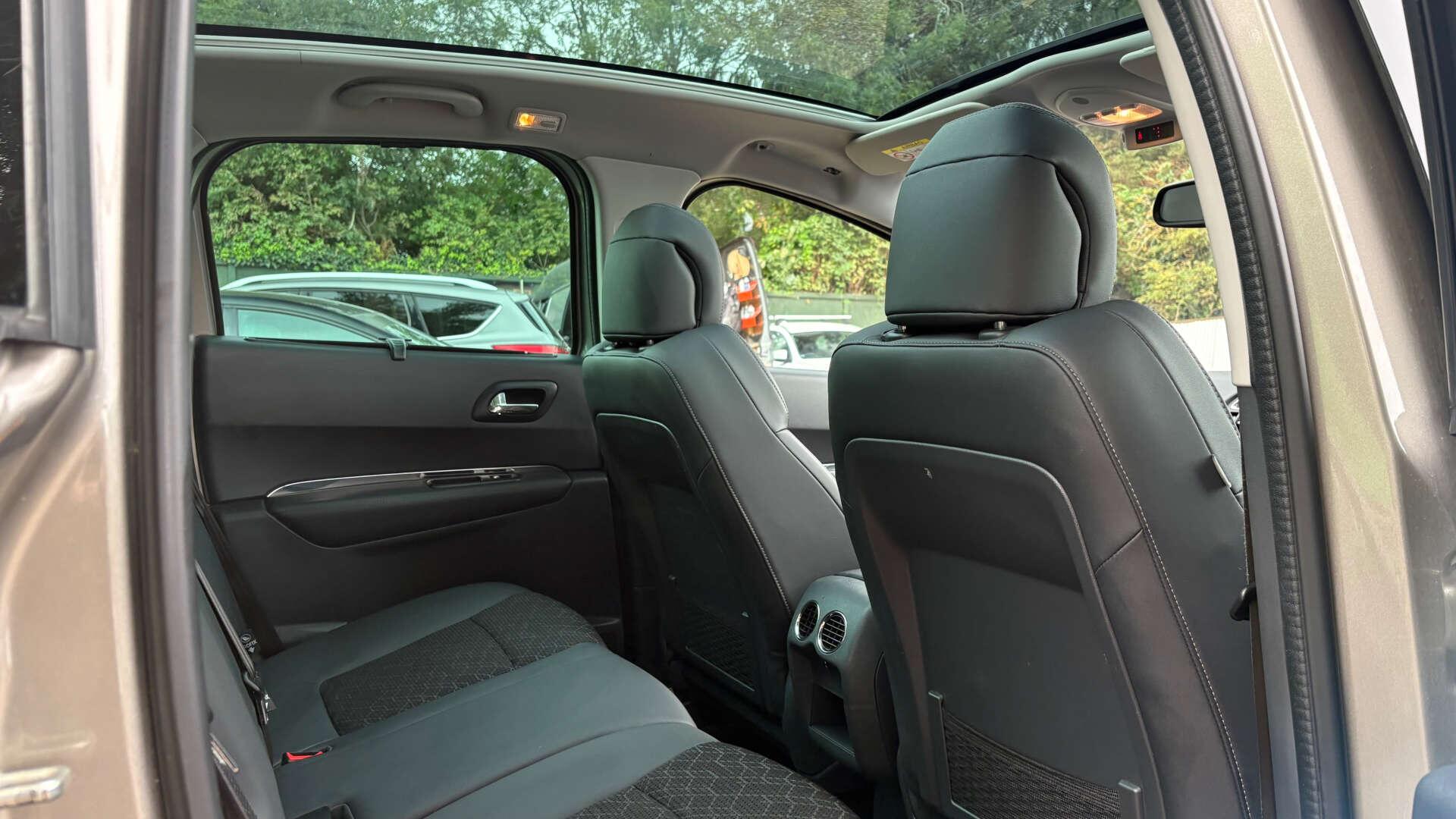 Peugeot 3008 view 12