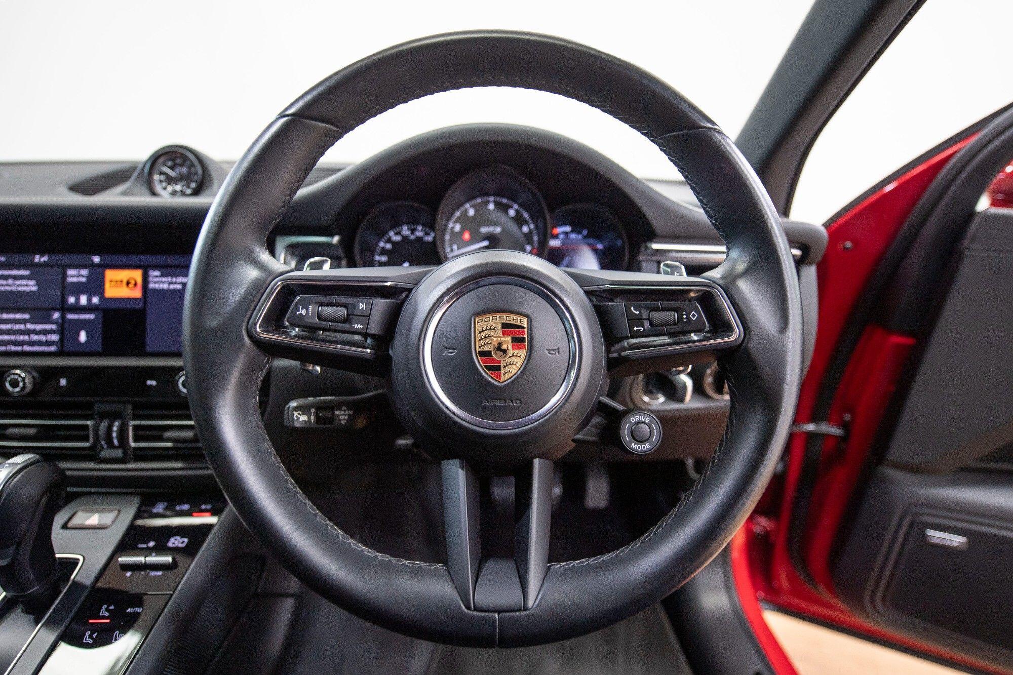Porsche Macan view 15