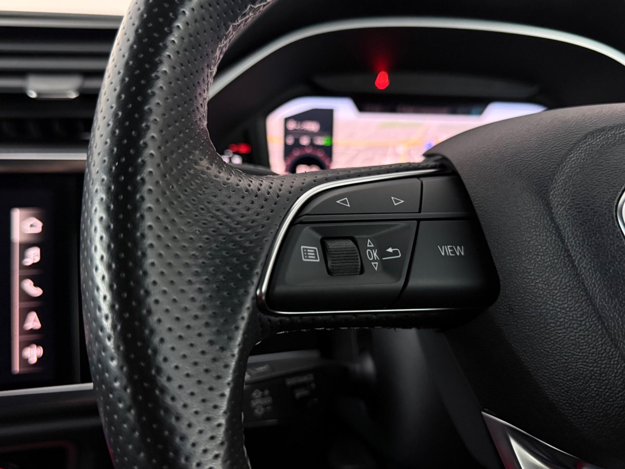 Audi Q3 view 15