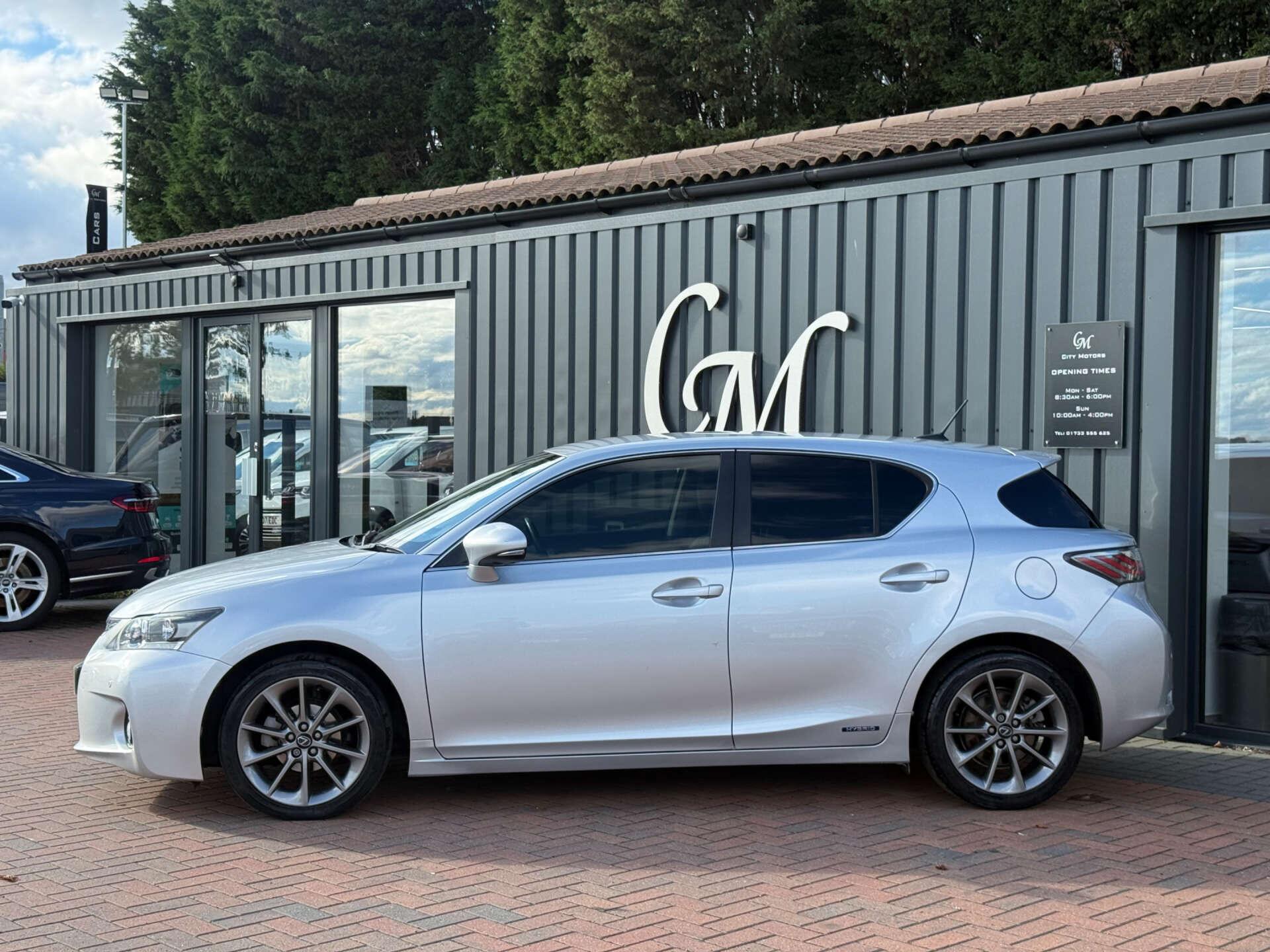 Lexus CT view 10