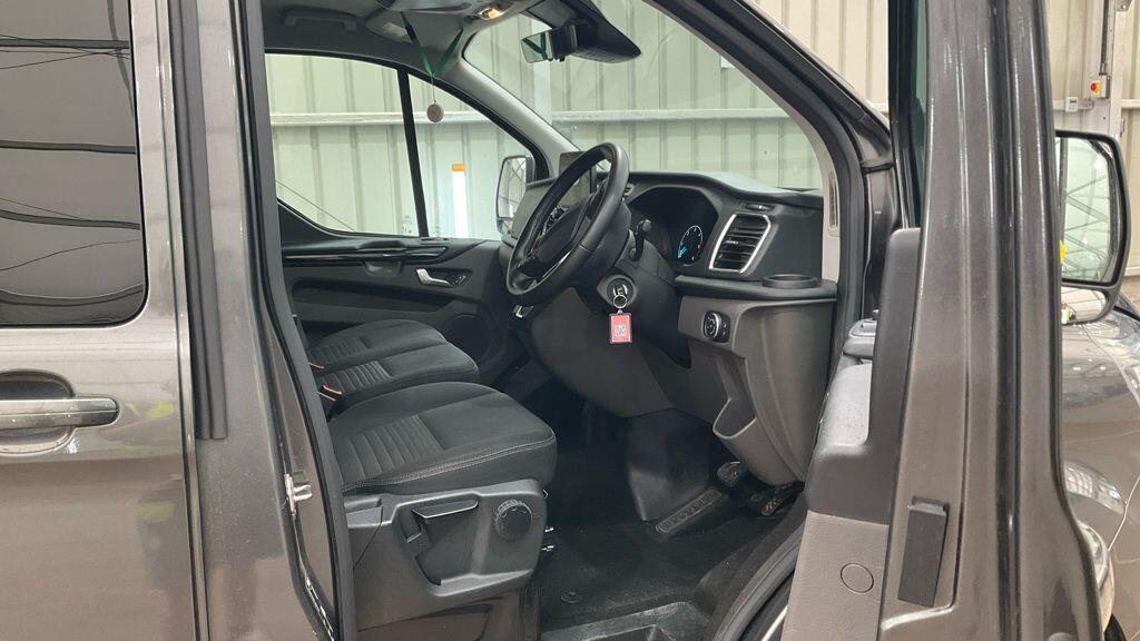 Ford Transit Custom view 8
