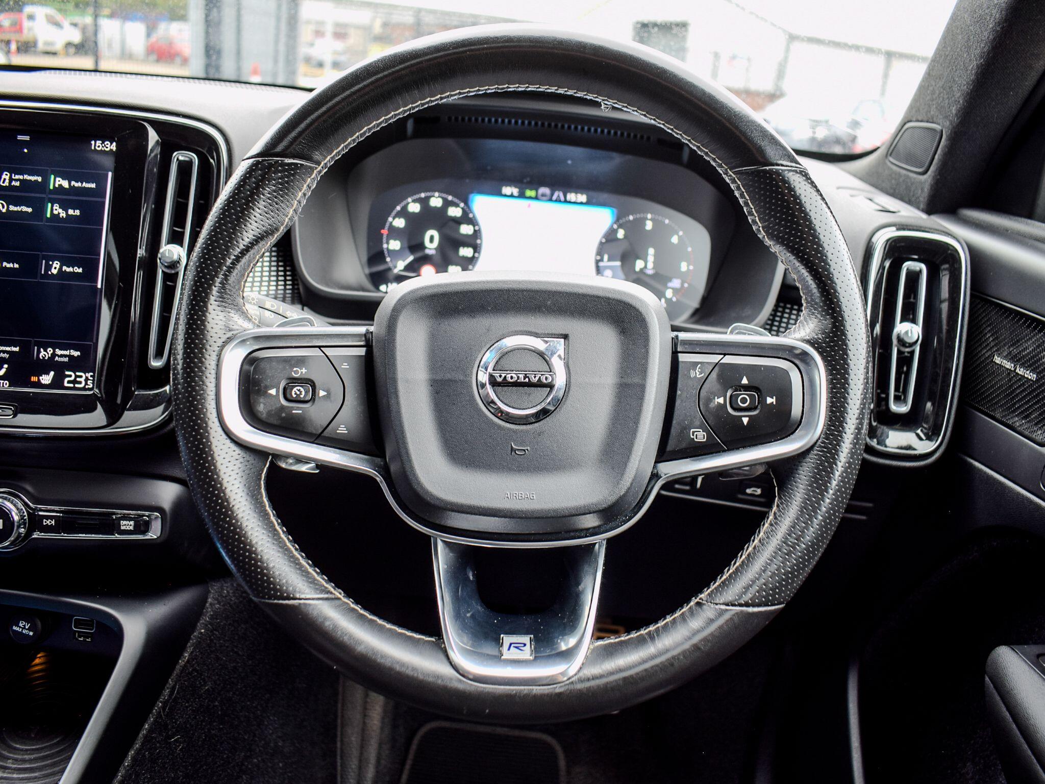 Volvo XC40 view 21