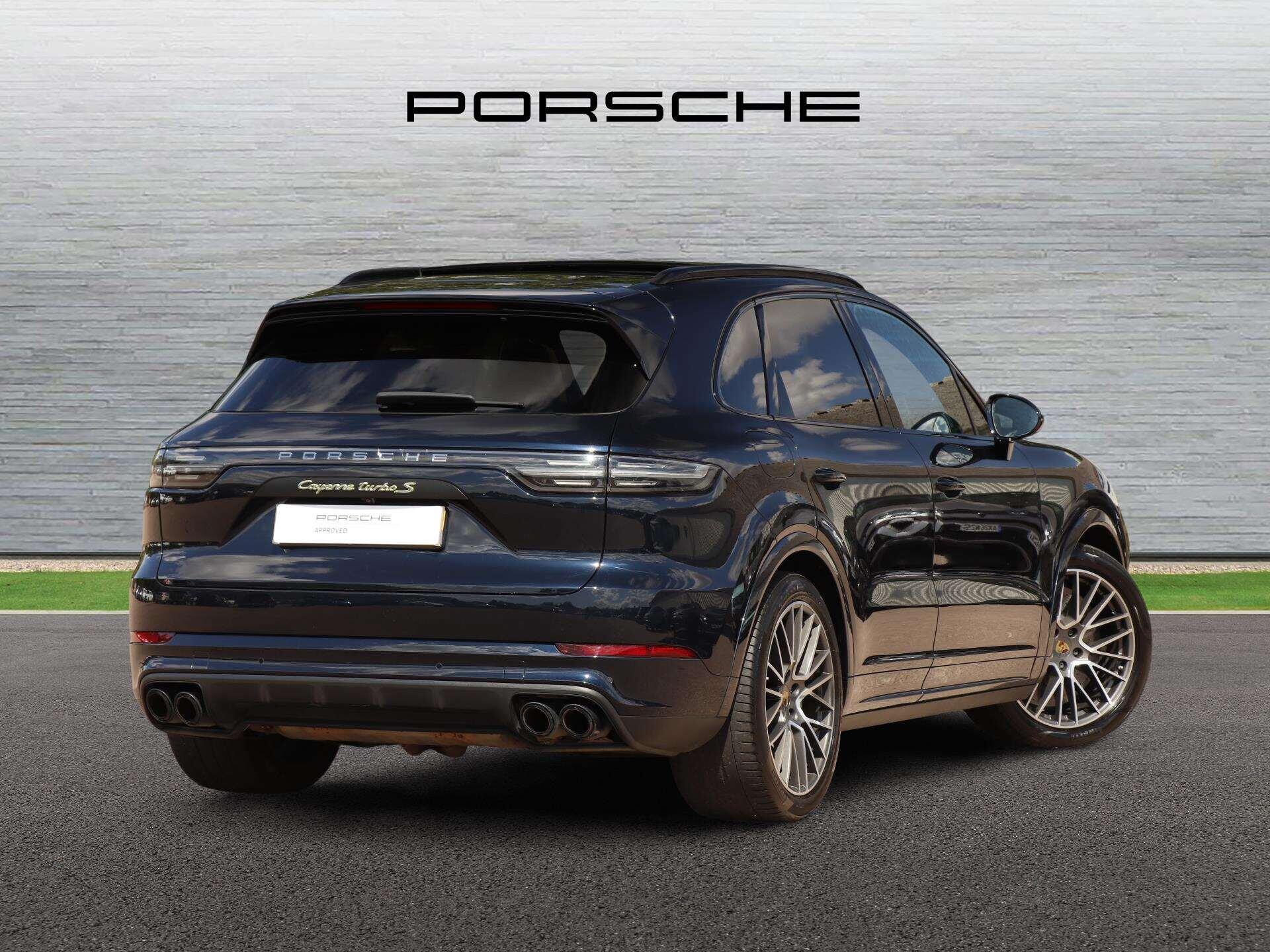 Porsche Cayenne view 3