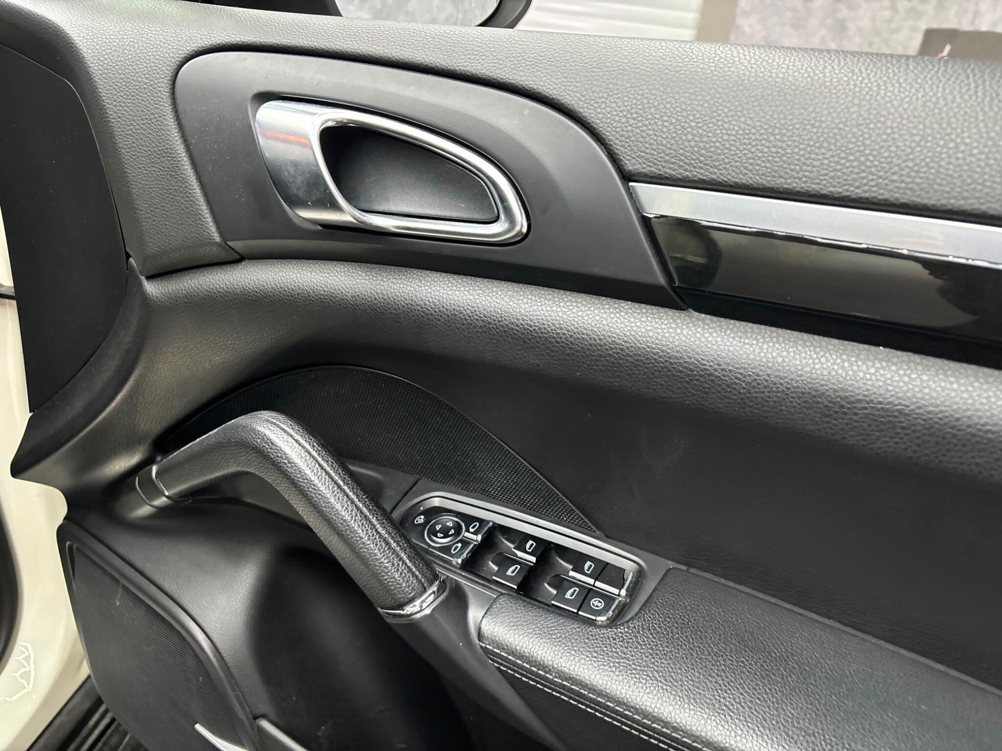 Porsche Cayenne view 27