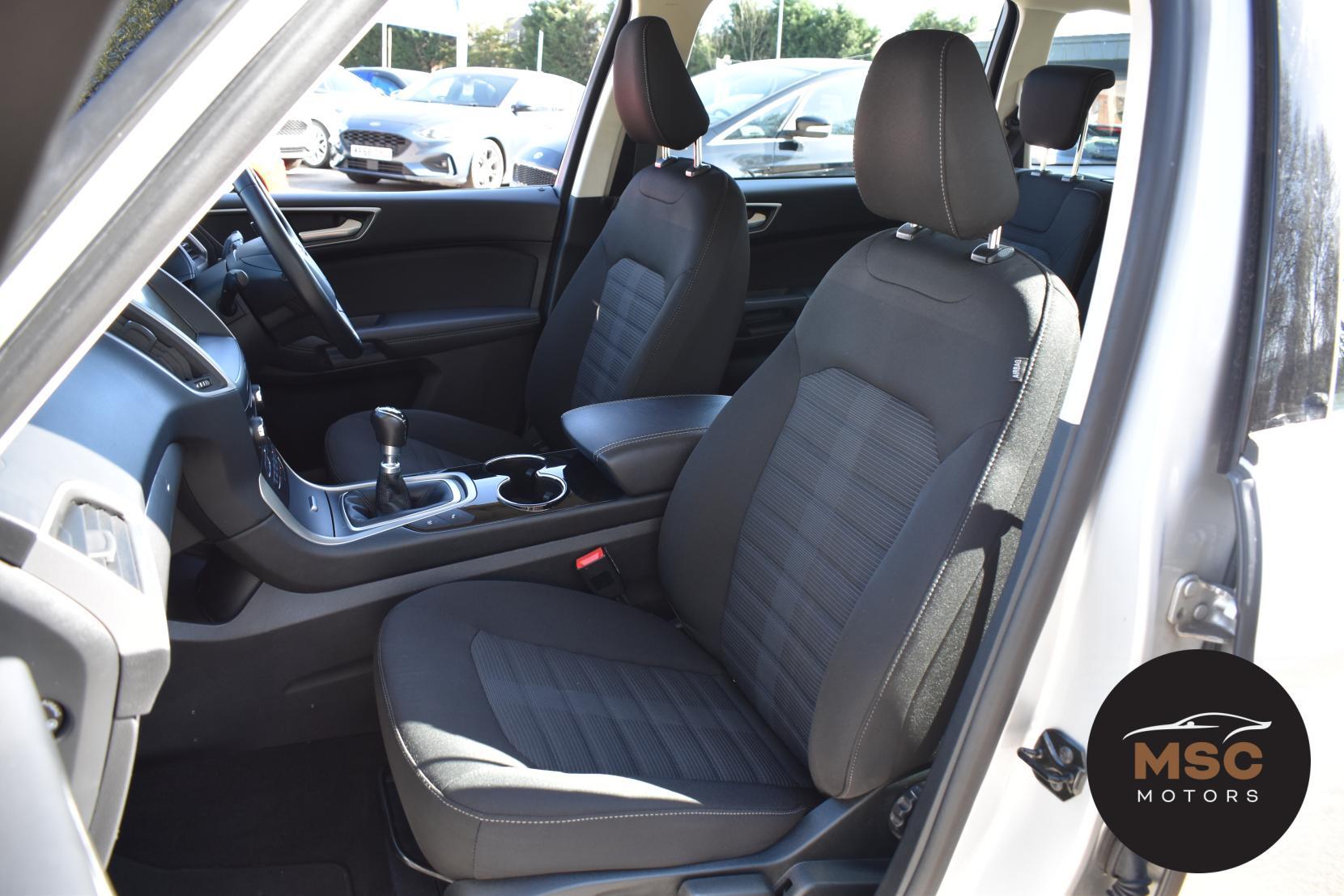 Ford Galaxy view 33