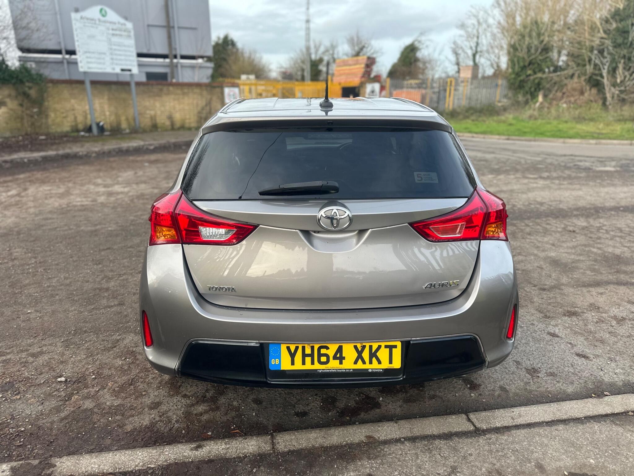 2014 Toyota Auris image 7