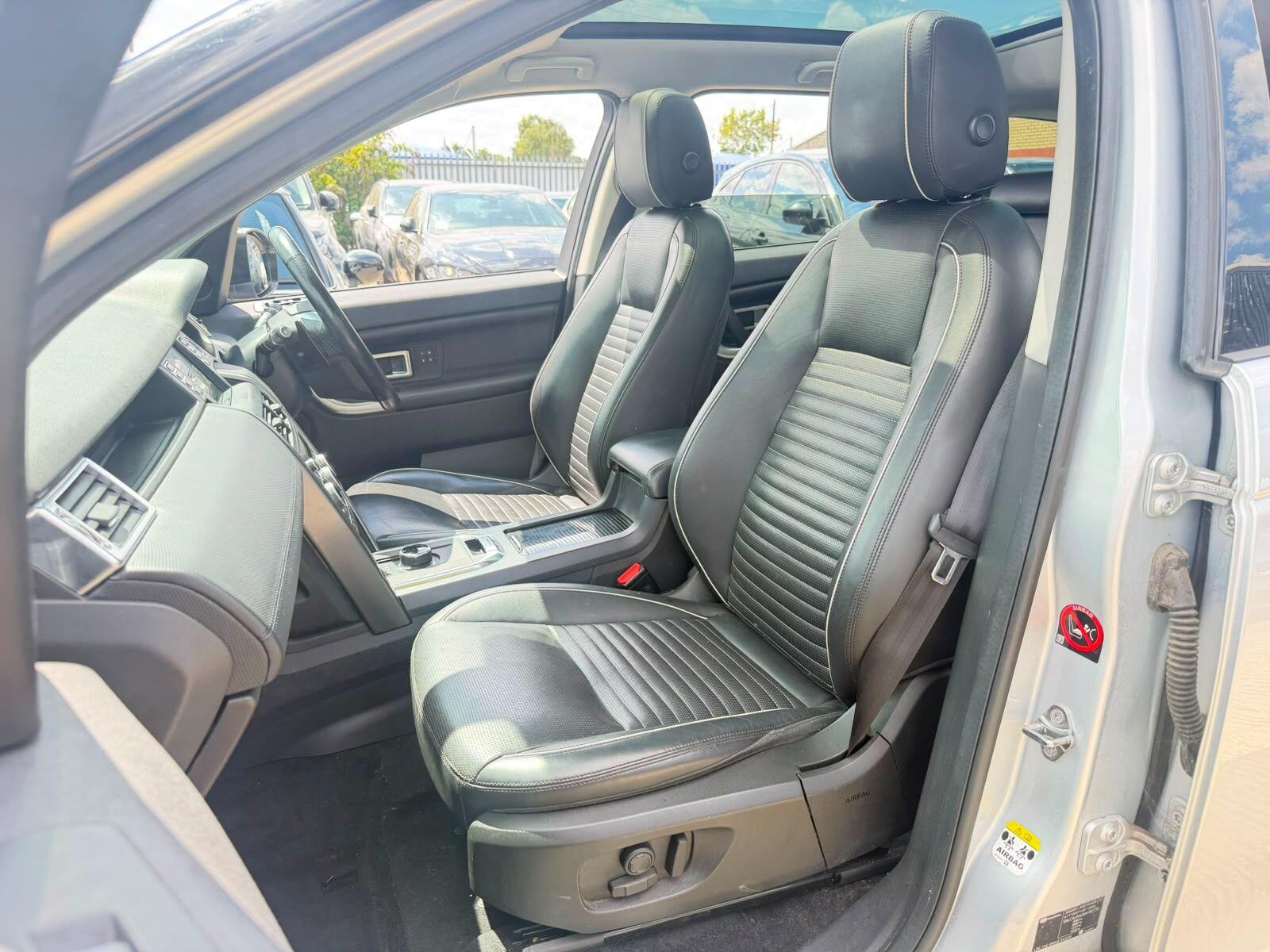 Land Rover Discovery Sport view 30
