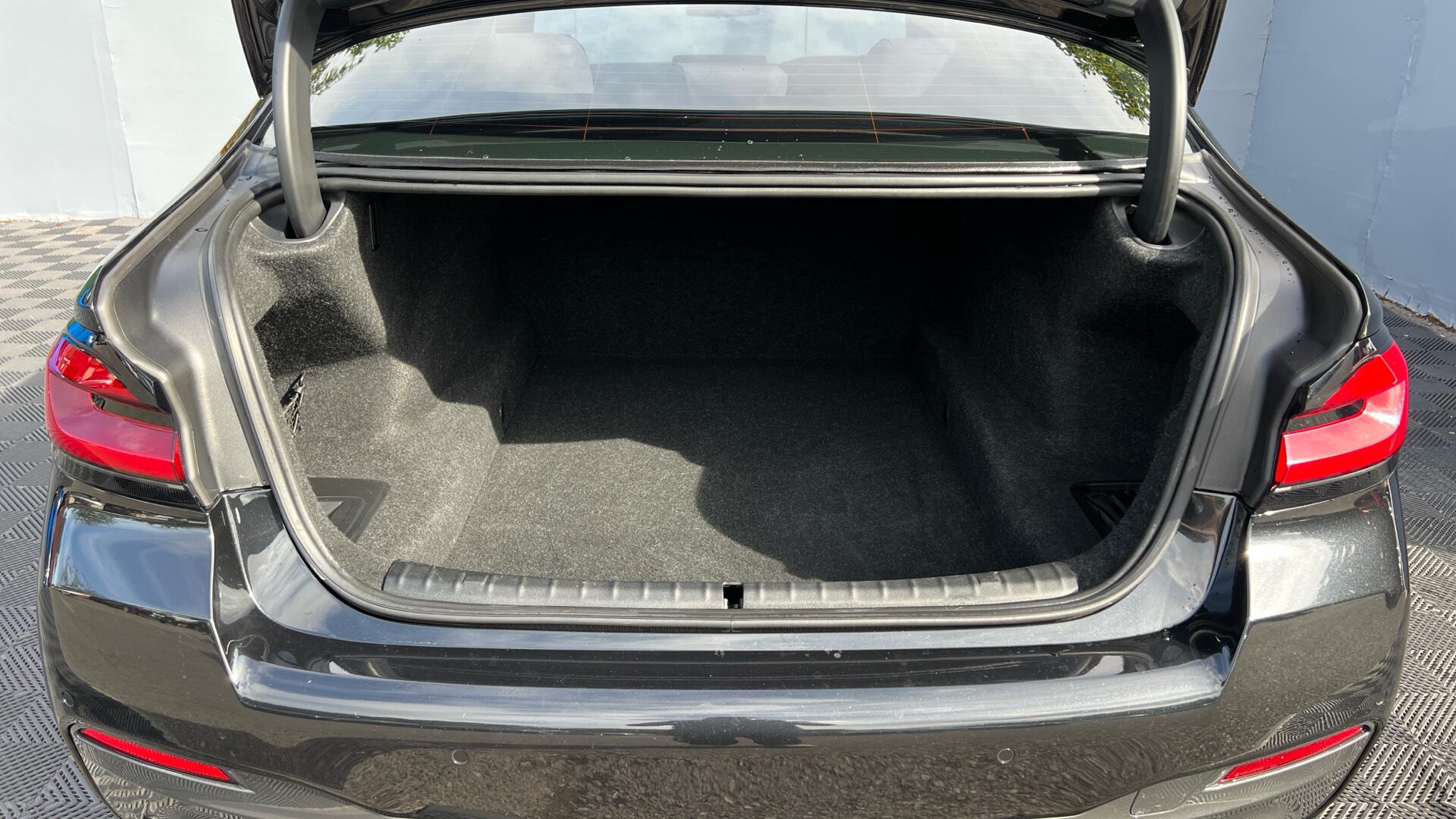 BMW 5 Series view 13