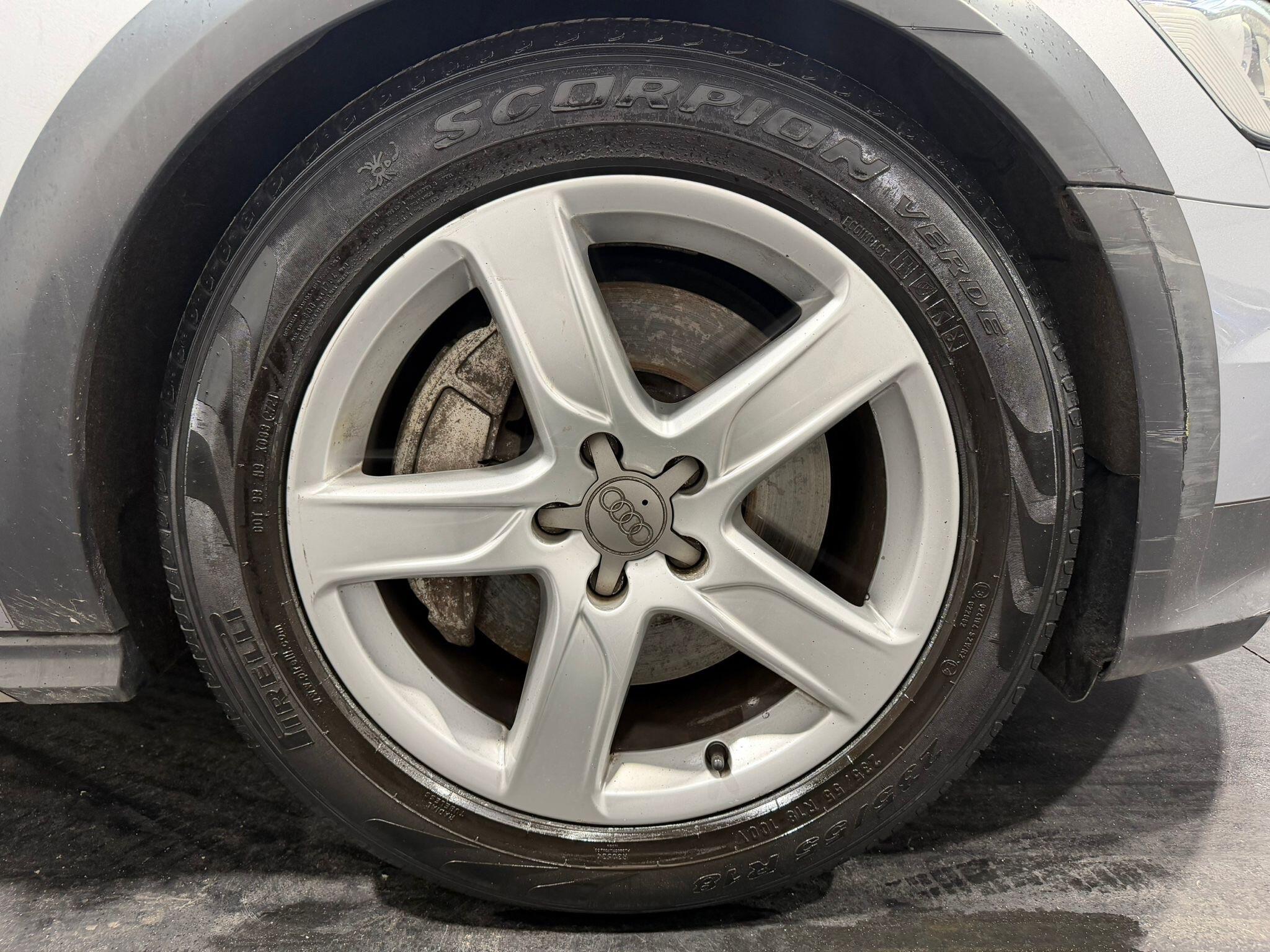 Audi A6 view 28