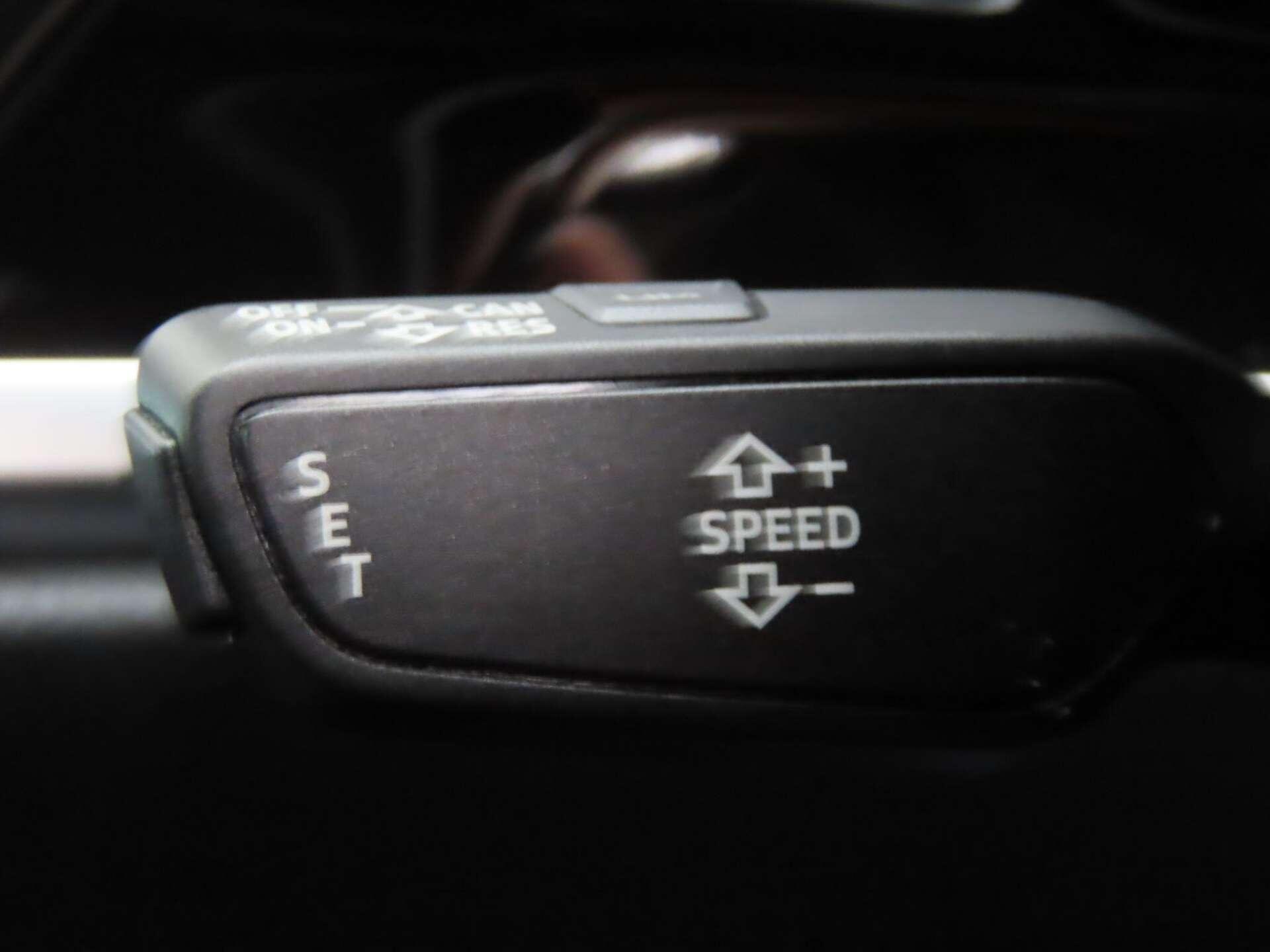 Audi Q3 view 16