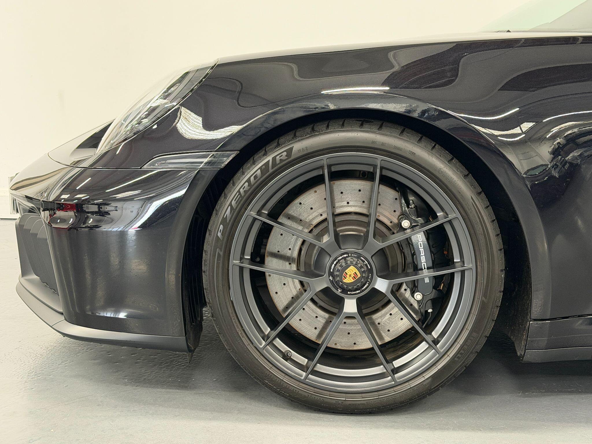 Porsche 911 view 18