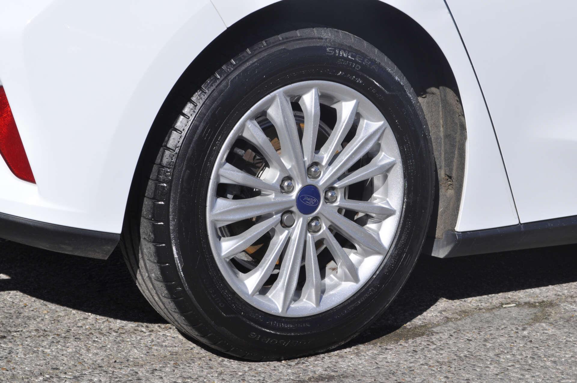 Ford Focus view 29