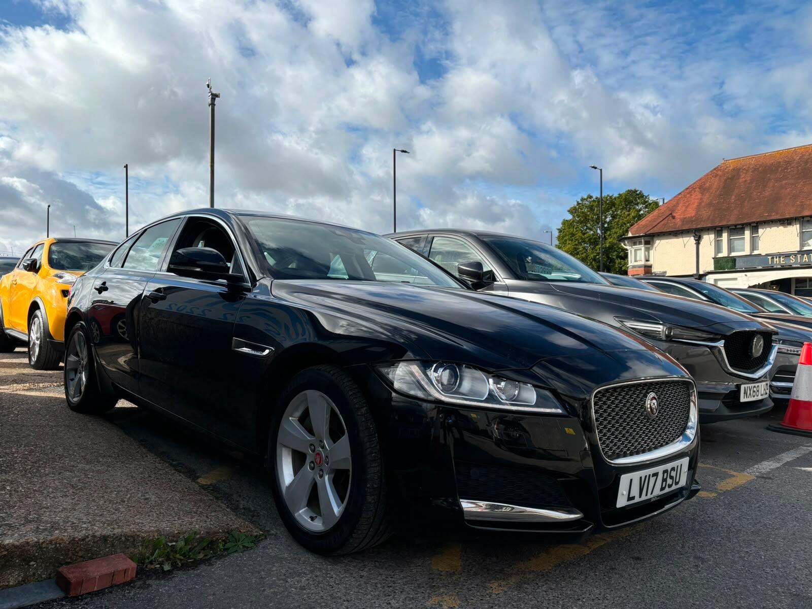 Jaguar XF view 4