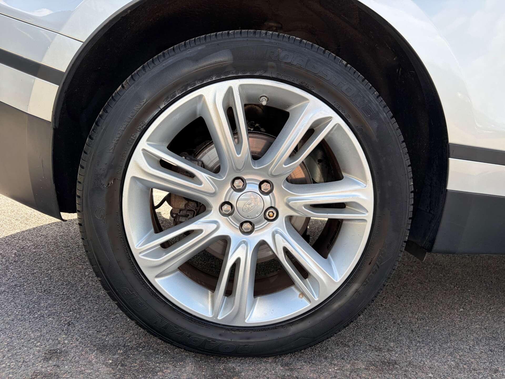 Land Rover Range Rover Velar view 10