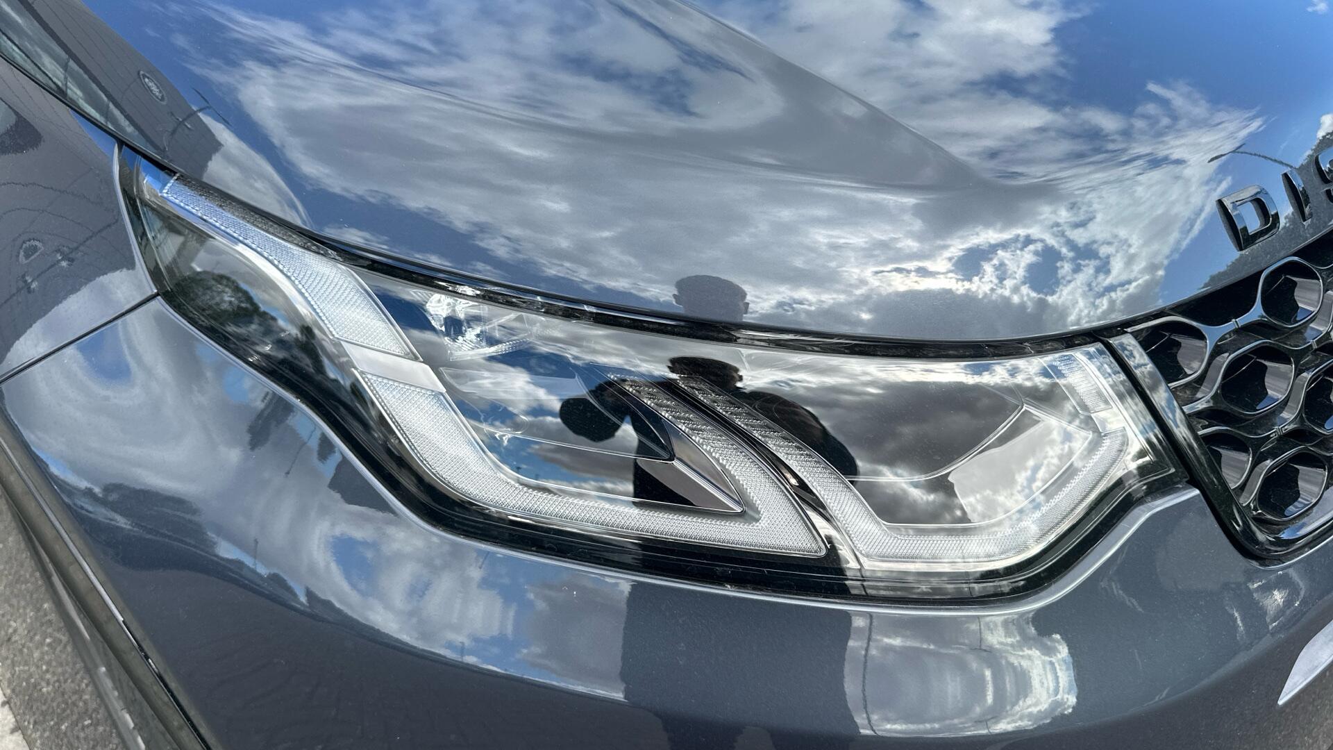 Land Rover Discovery Sport view 21